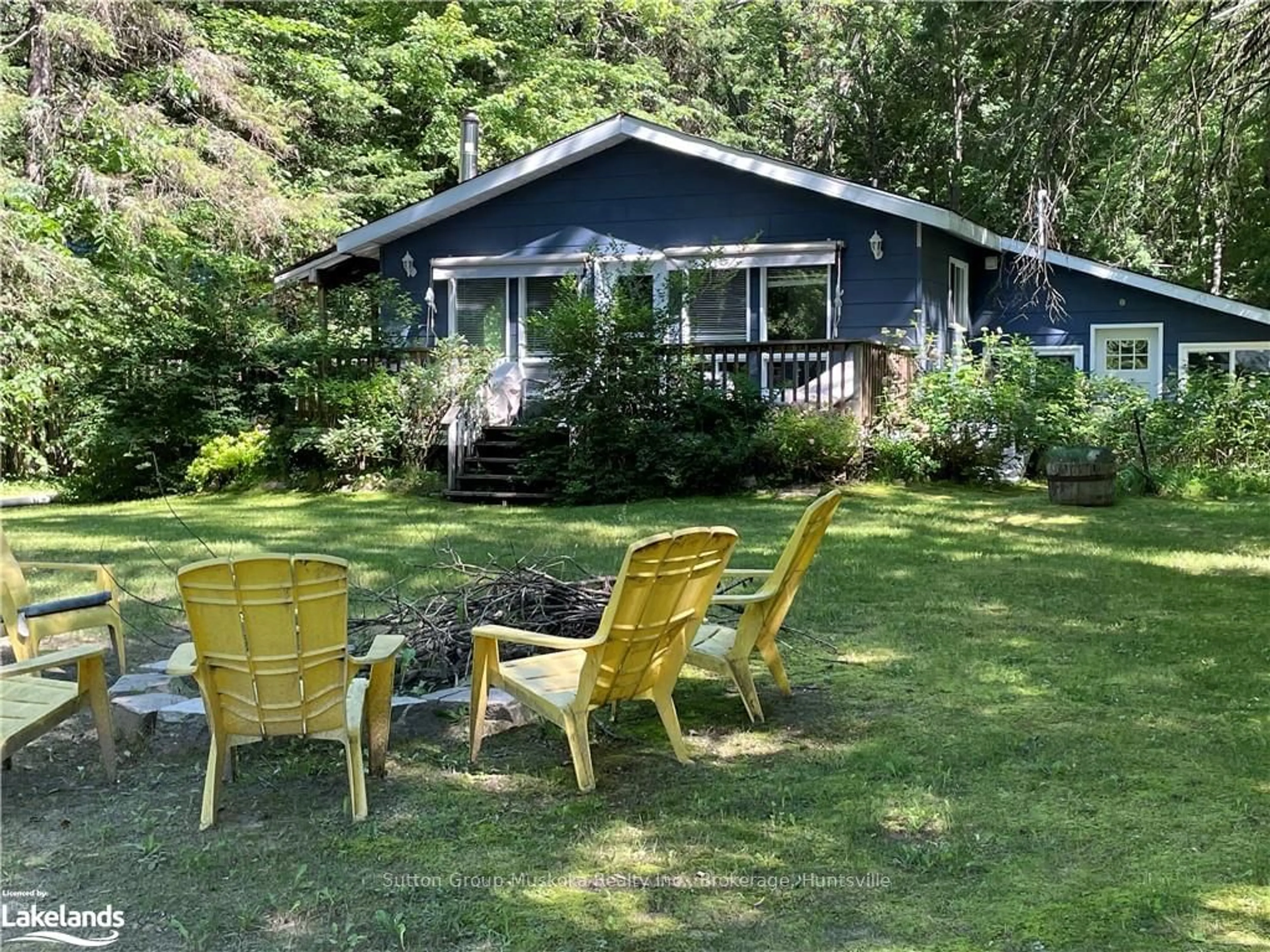 Patio, cottage for 40 BRIDGEVIEW Lane, Huntsville Ontario P1H 2N5