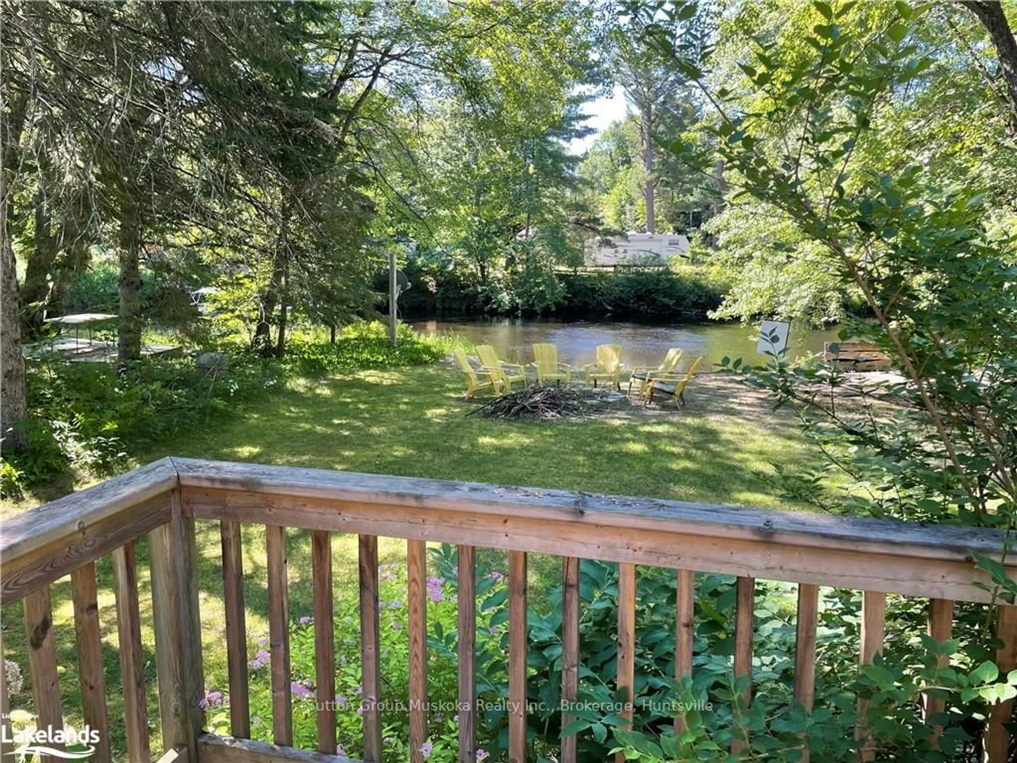 Patio, the fenced backyard for 40 BRIDGEVIEW Lane, Huntsville Ontario P1H 2N5