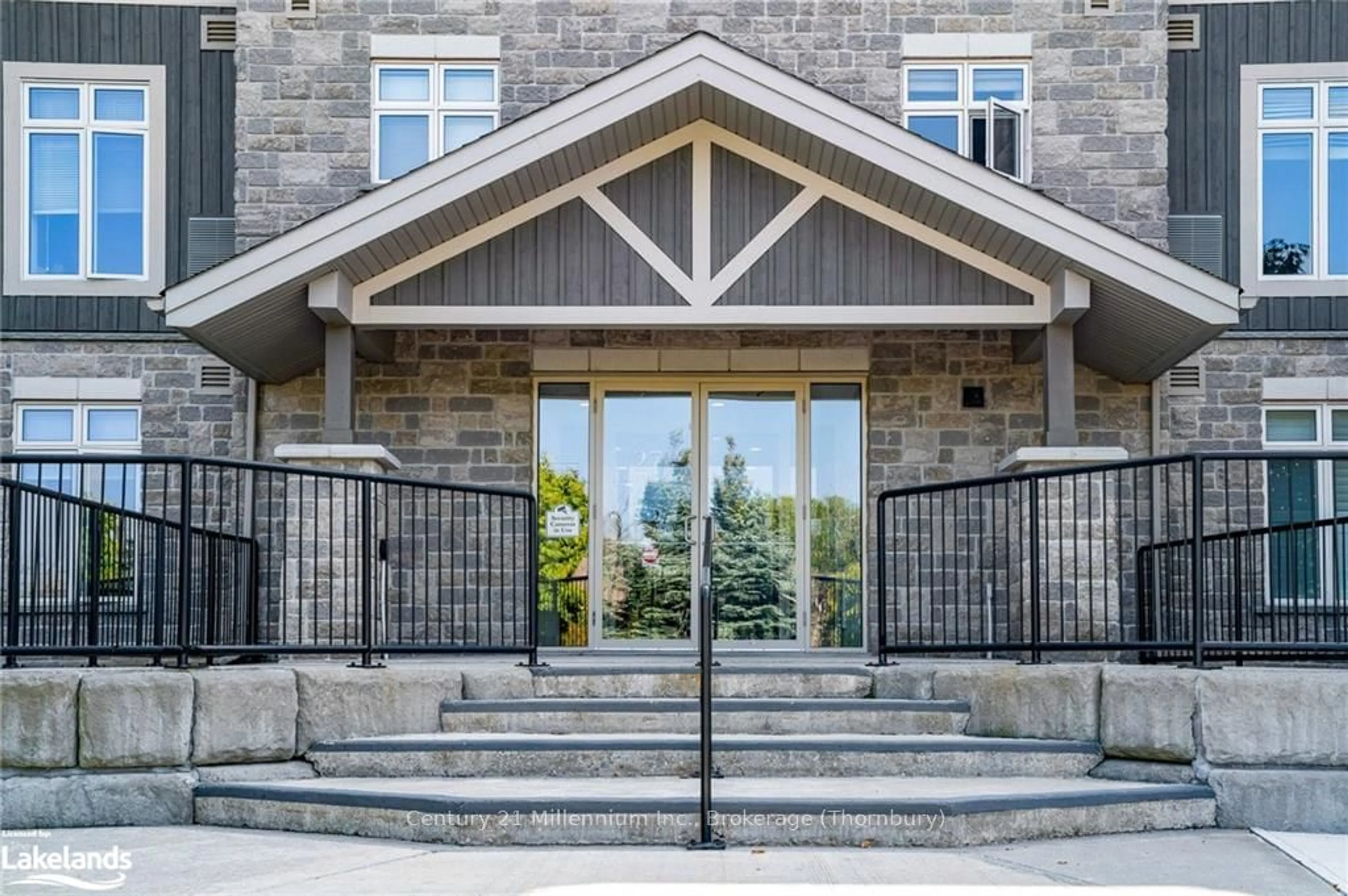 Indoor entryway, cement floor for 27 BEAVER St #201, Blue Mountains Ontario N0H 2P0