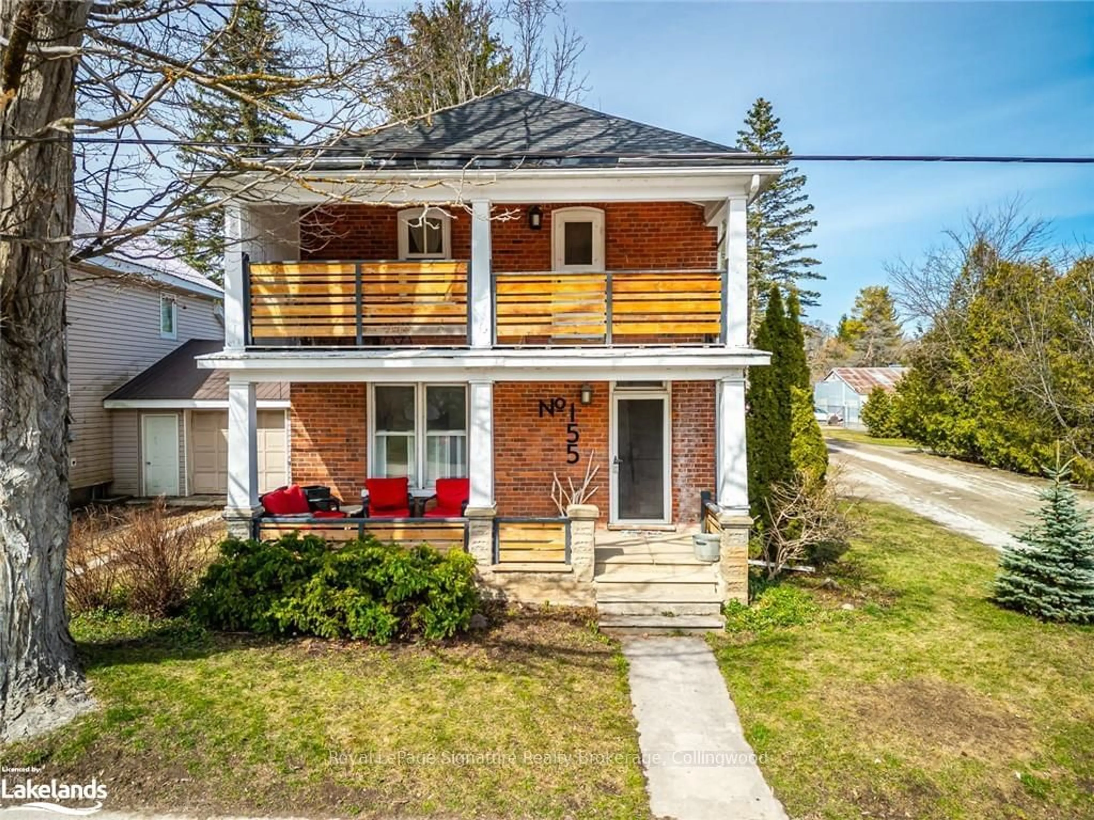 Frontside or backside of a home, cottage for 155 CLARK St, Blue Mountains Ontario N0H 1J0