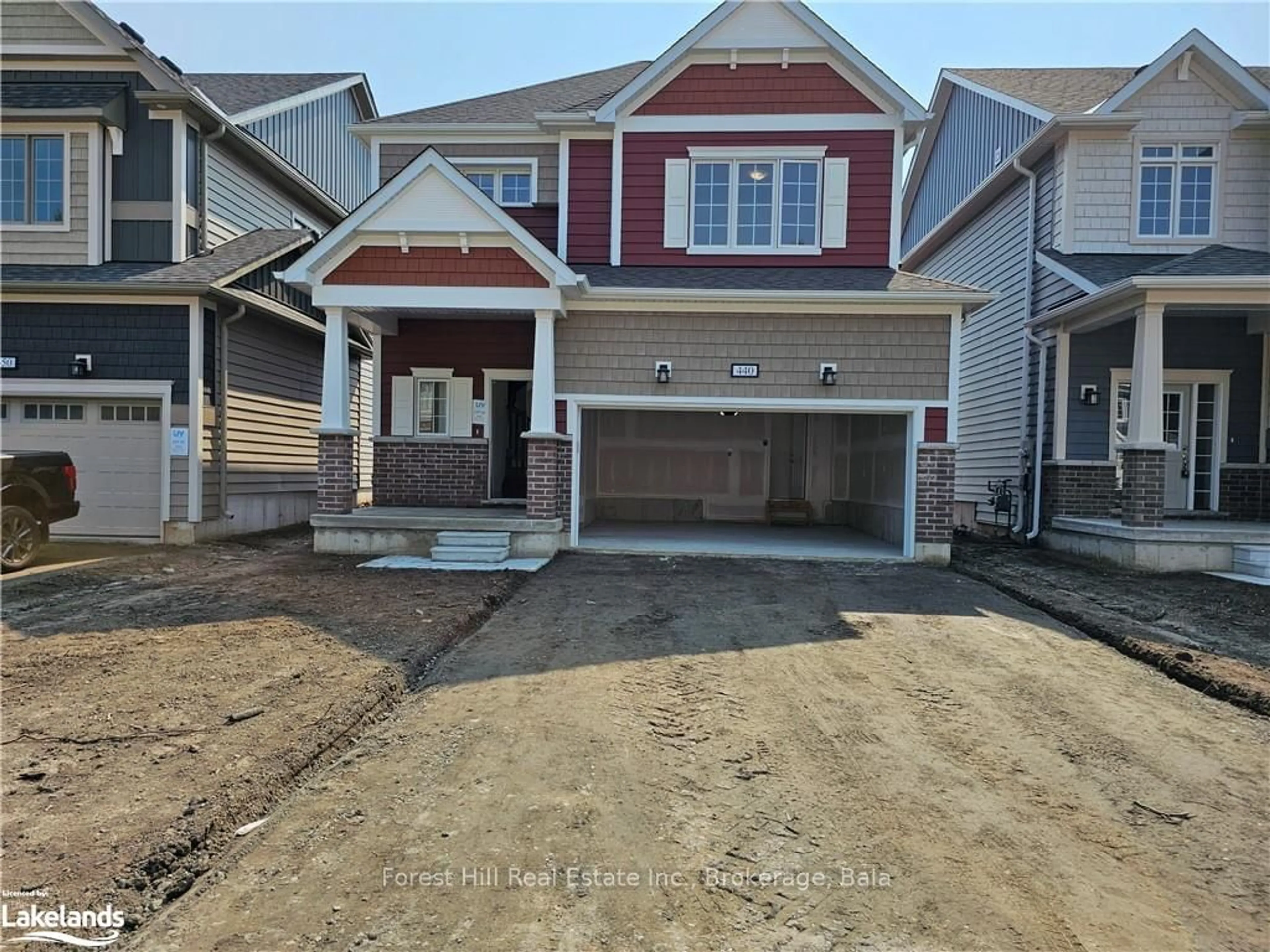 Frontside or backside of a home, the street view for 440 BEECHWOOD FOREST Lane, Gravenhurst Ontario P1P 1A7