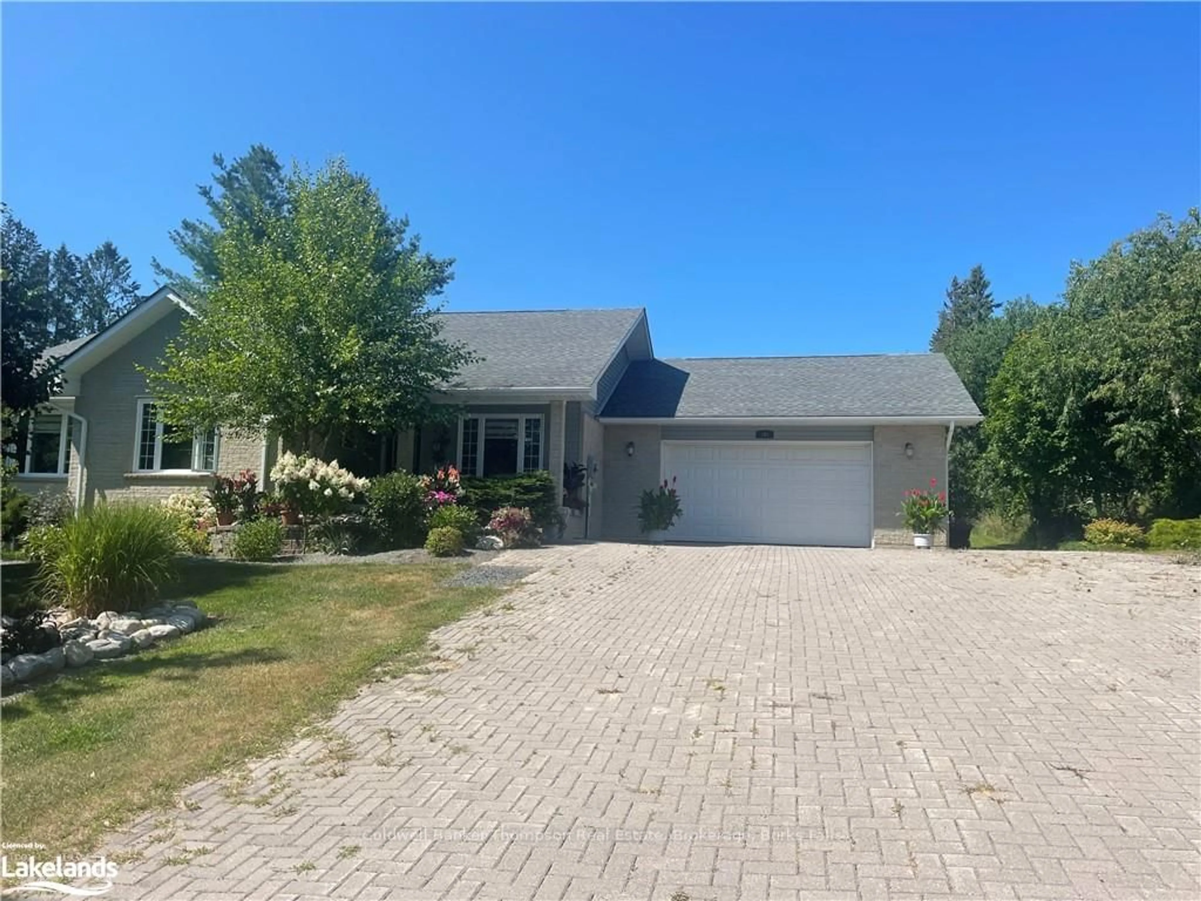 Frontside or backside of a home, the street view for 109 QUEEN St, Burk's Falls Ontario P0A 1C0