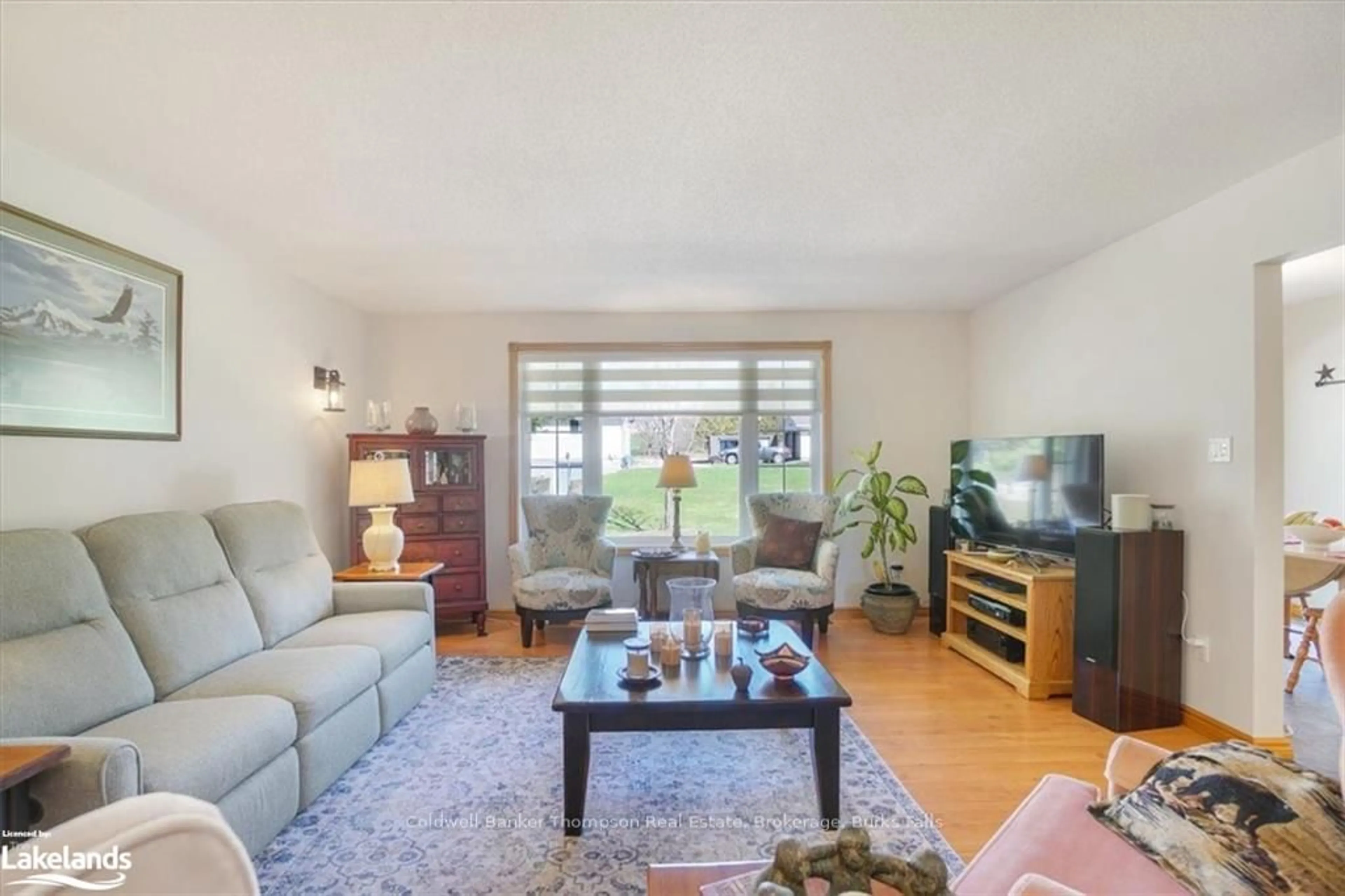 Living room, wood floors for 109 QUEEN St, Burk's Falls Ontario P0A 1C0