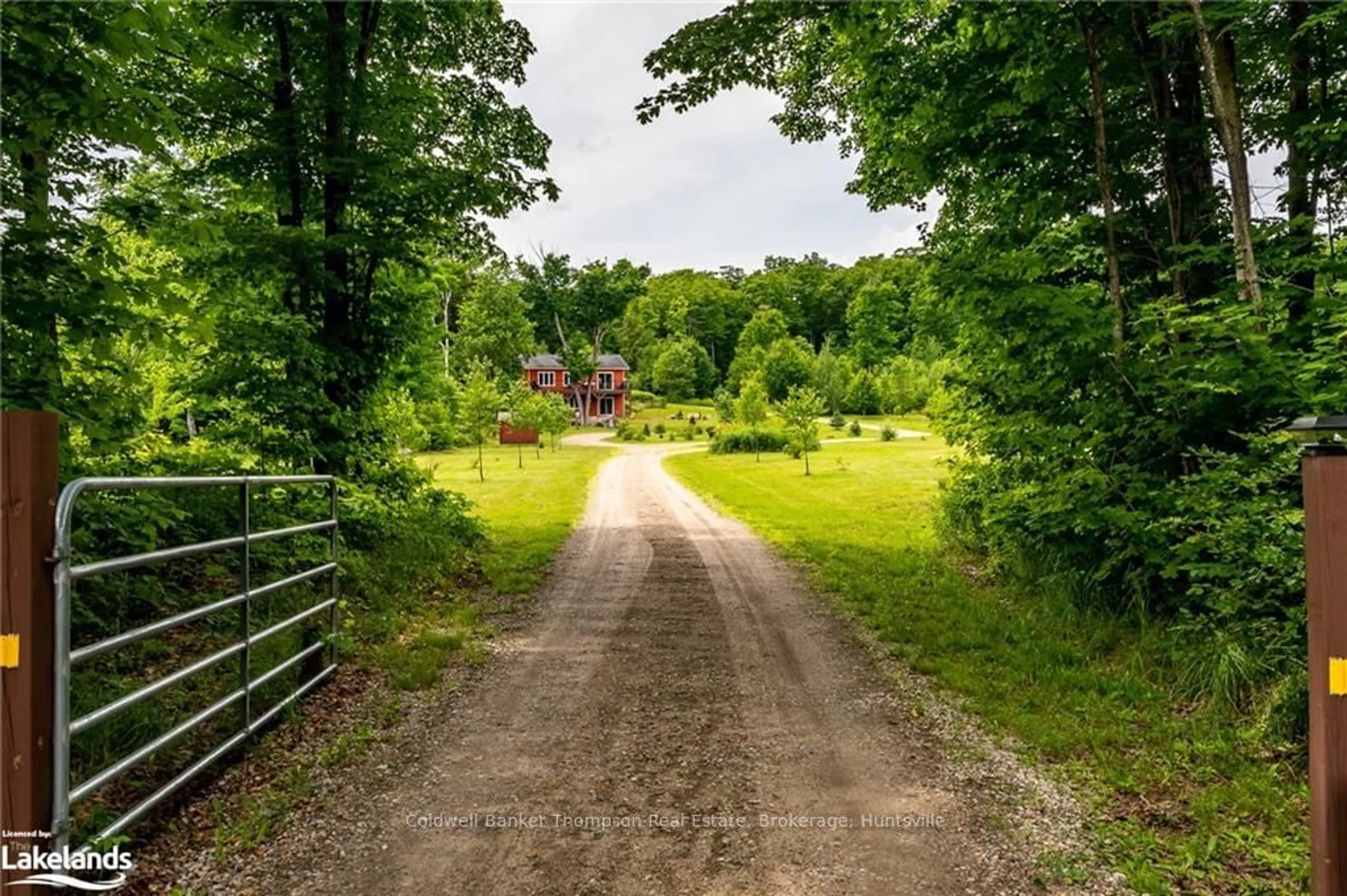 Patio, the street view for 4043 HIGHWAY 60, Algonquin Highlands Ontario P0A 1H0