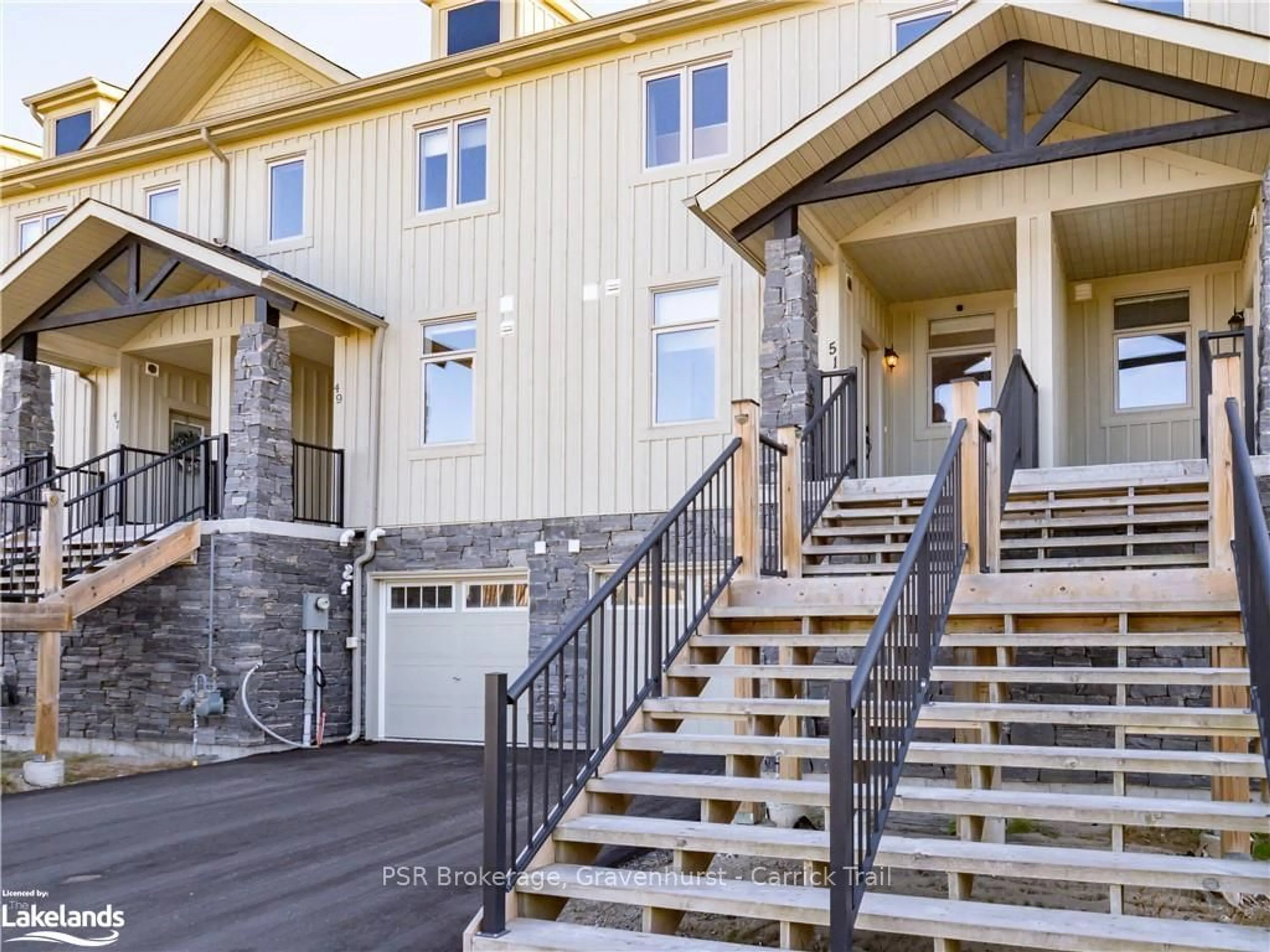 Indoor entryway, wood floors for 51 ROCKMOUNT CRESCENT, Gravenhurst Ontario P1P 0A2