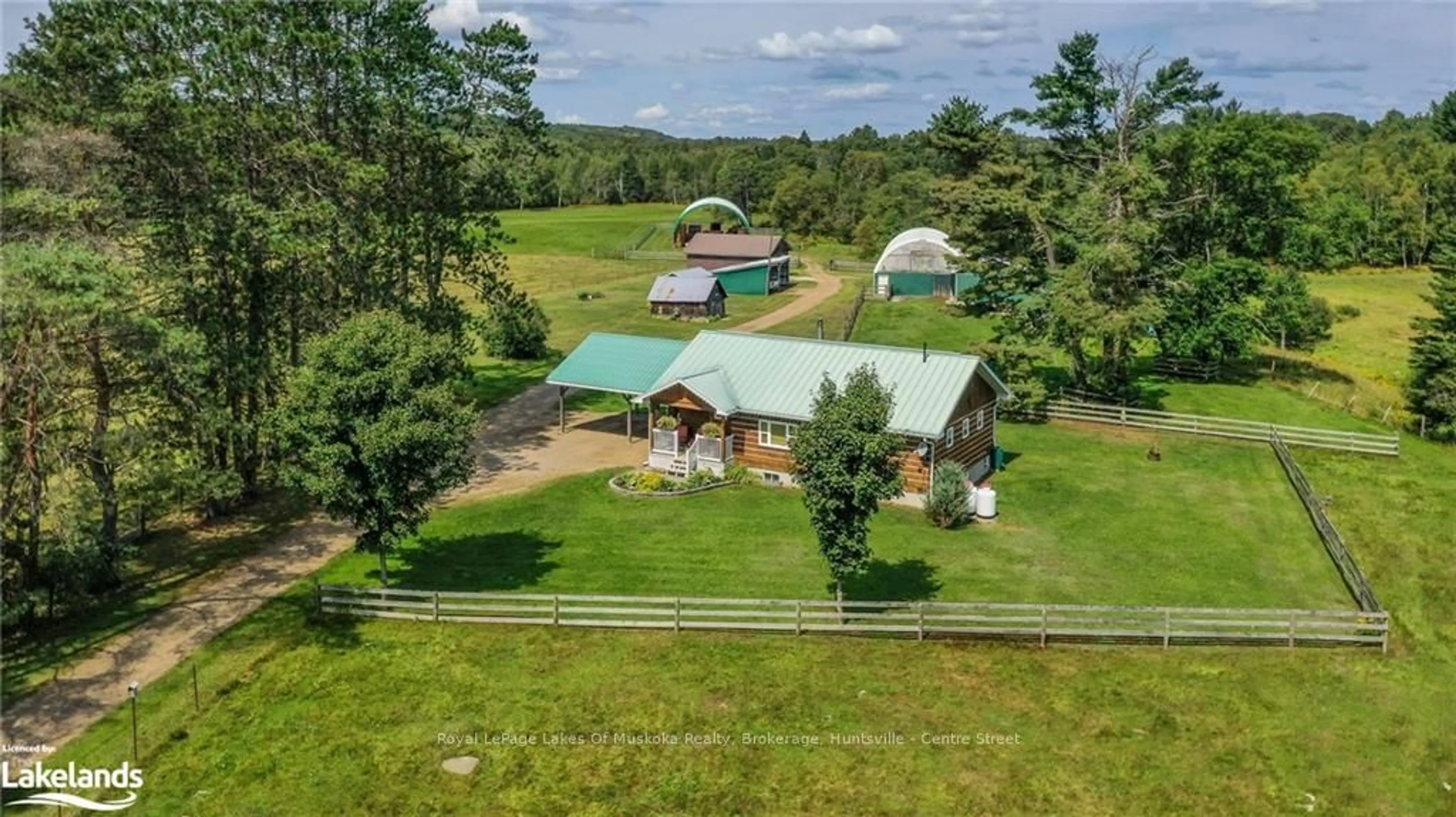 Shed for 214 NORTH LANCELOT Rd, Huntsville Ontario P0B 1M0