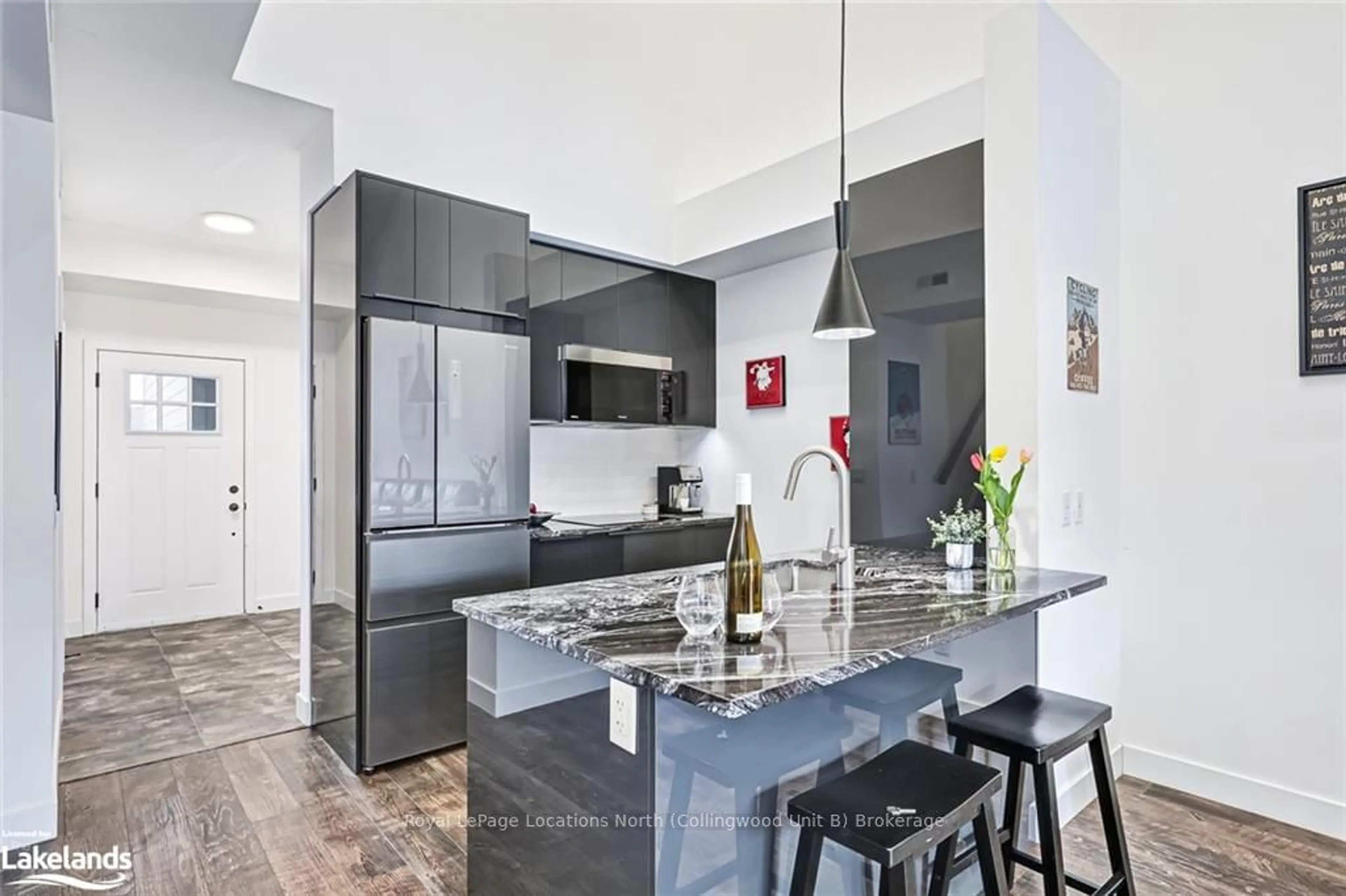 Contemporary kitchen, wood floors for 10 BEAUSOLEIL LANE #304, Blue Mountains Ontario L9Y 0V2