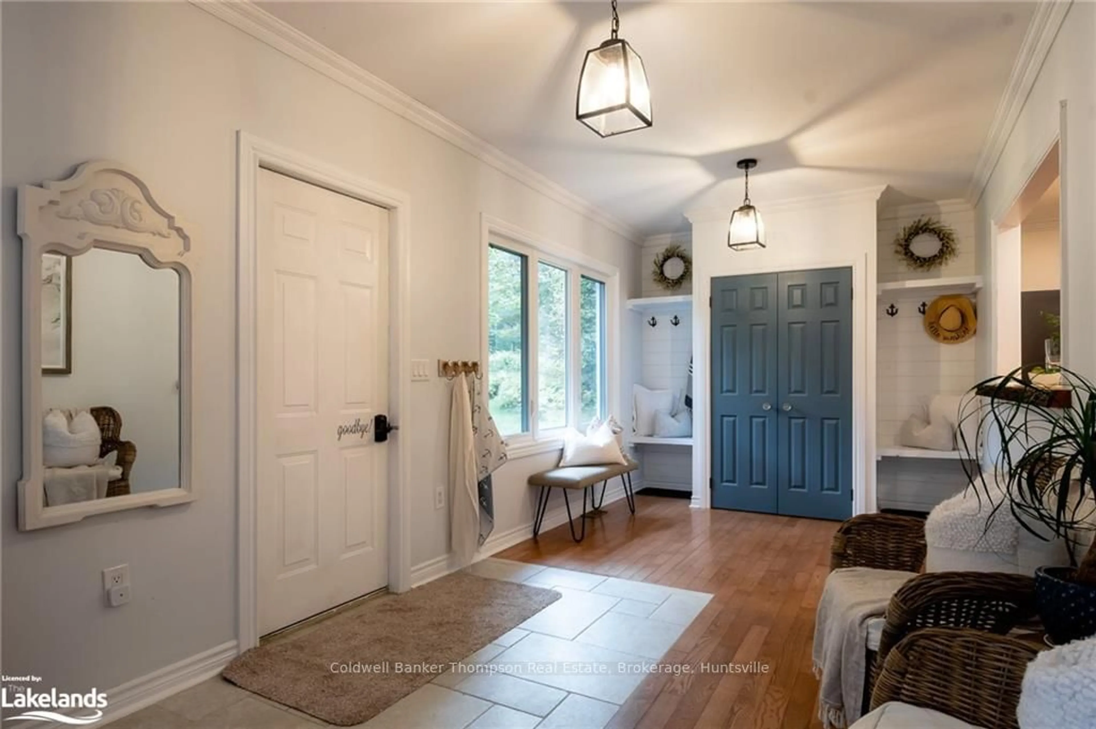 Indoor entryway, wood floors for 644 SOUTH MARY LAKE Rd, Huntsville Ontario P0B 1L0