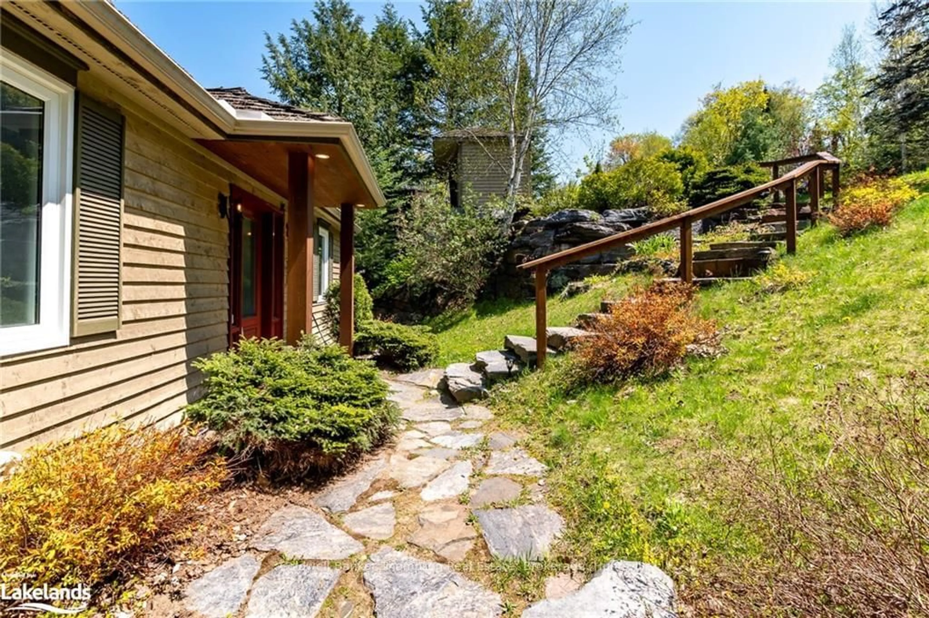 Patio, cottage for 23 DEERHURST HIGHLANDS Dr, Huntsville Ontario P1H 1B1