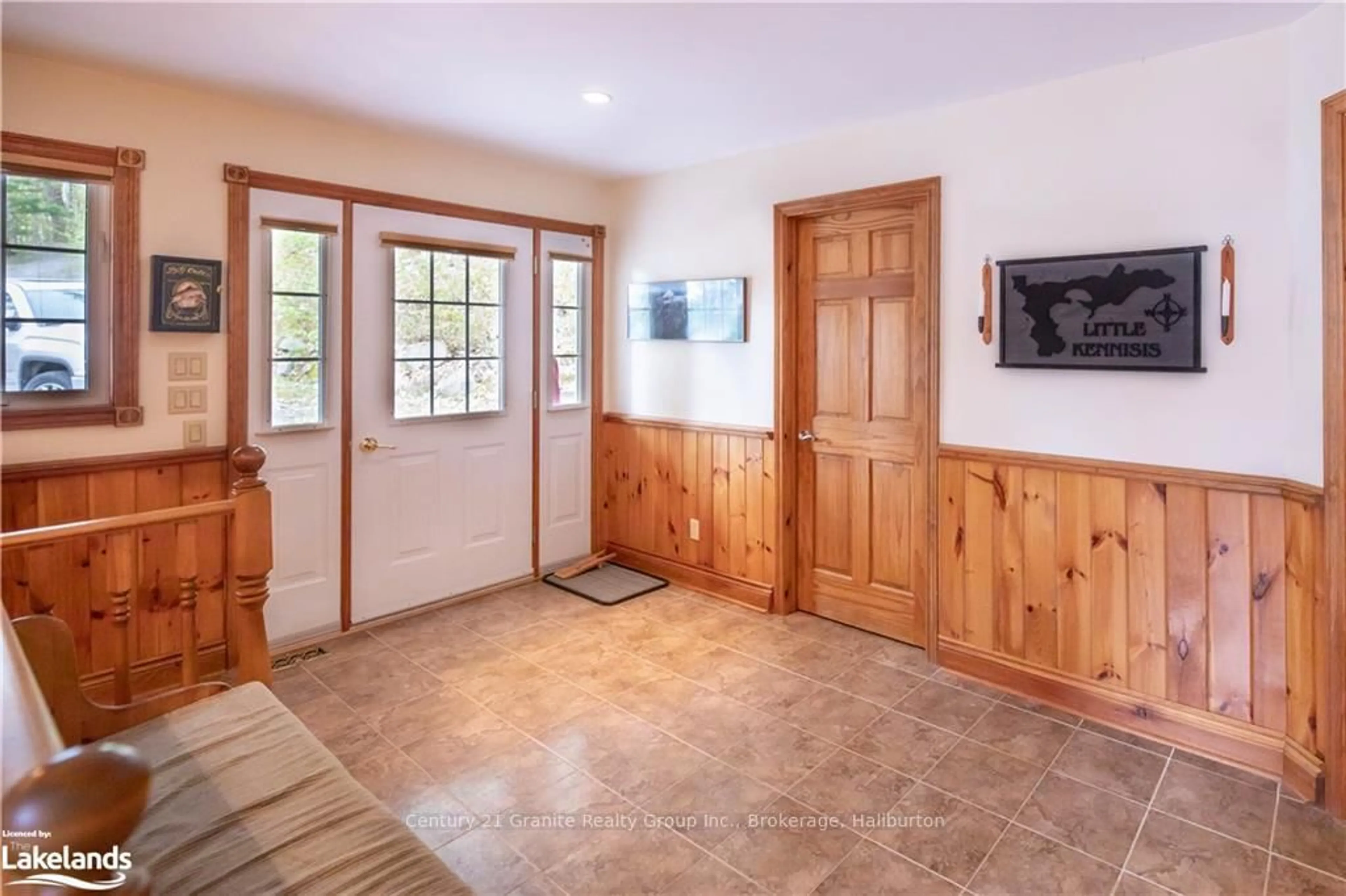 Indoor entryway for 1016 PEGG Dr, Dysart et al Ontario K0M 1S0
