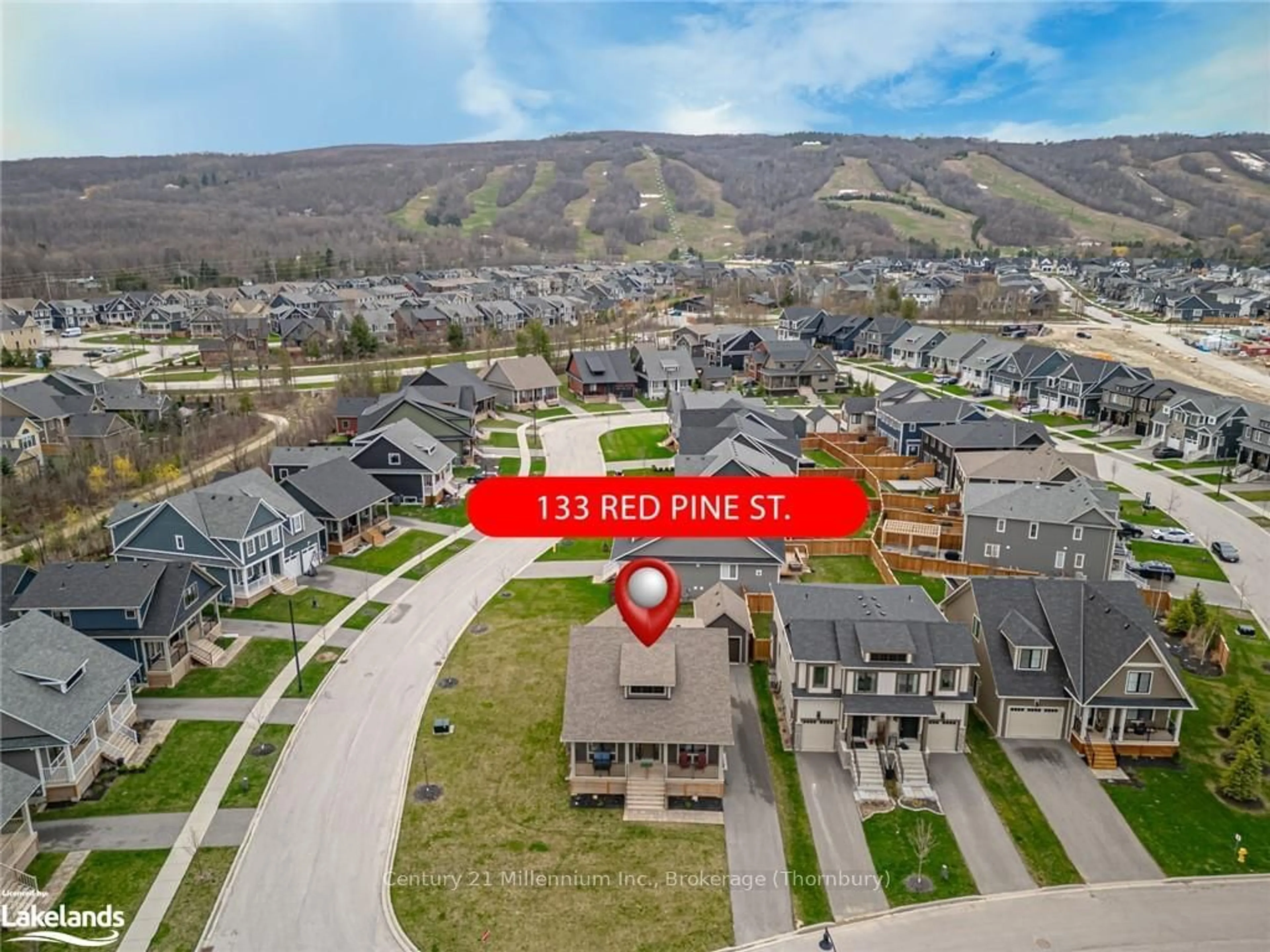 Frontside or backside of a home, the street view for 133 RED PINE St, Blue Mountains Ontario L9Y 0Z3