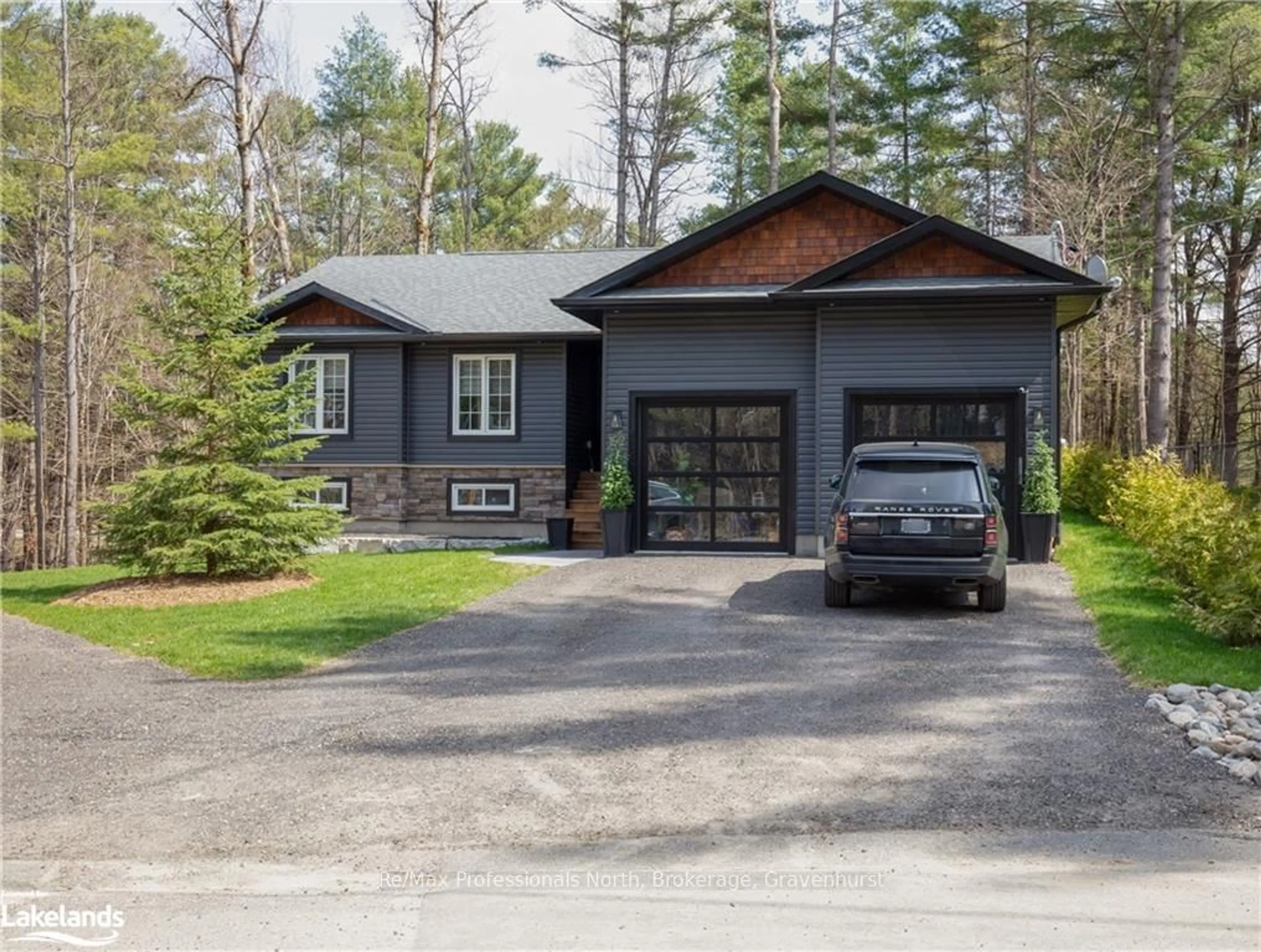 Frontside or backside of a home, cottage for 1043 FLEMING Dr, Gravenhurst Ontario P0E 1G0