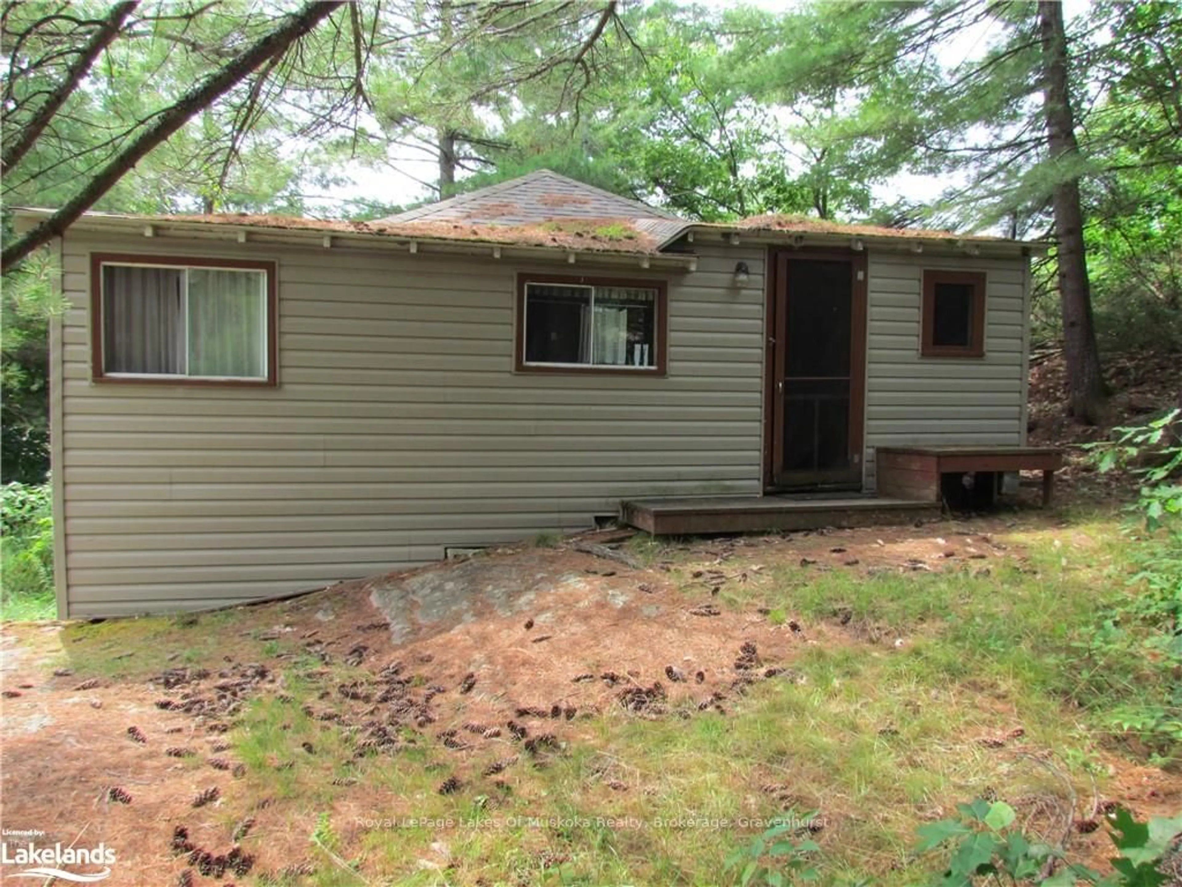 Home with vinyl exterior material for 1-1051 WIGWAM LODGE Rd, Gravenhurst Ontario P0E 1G0