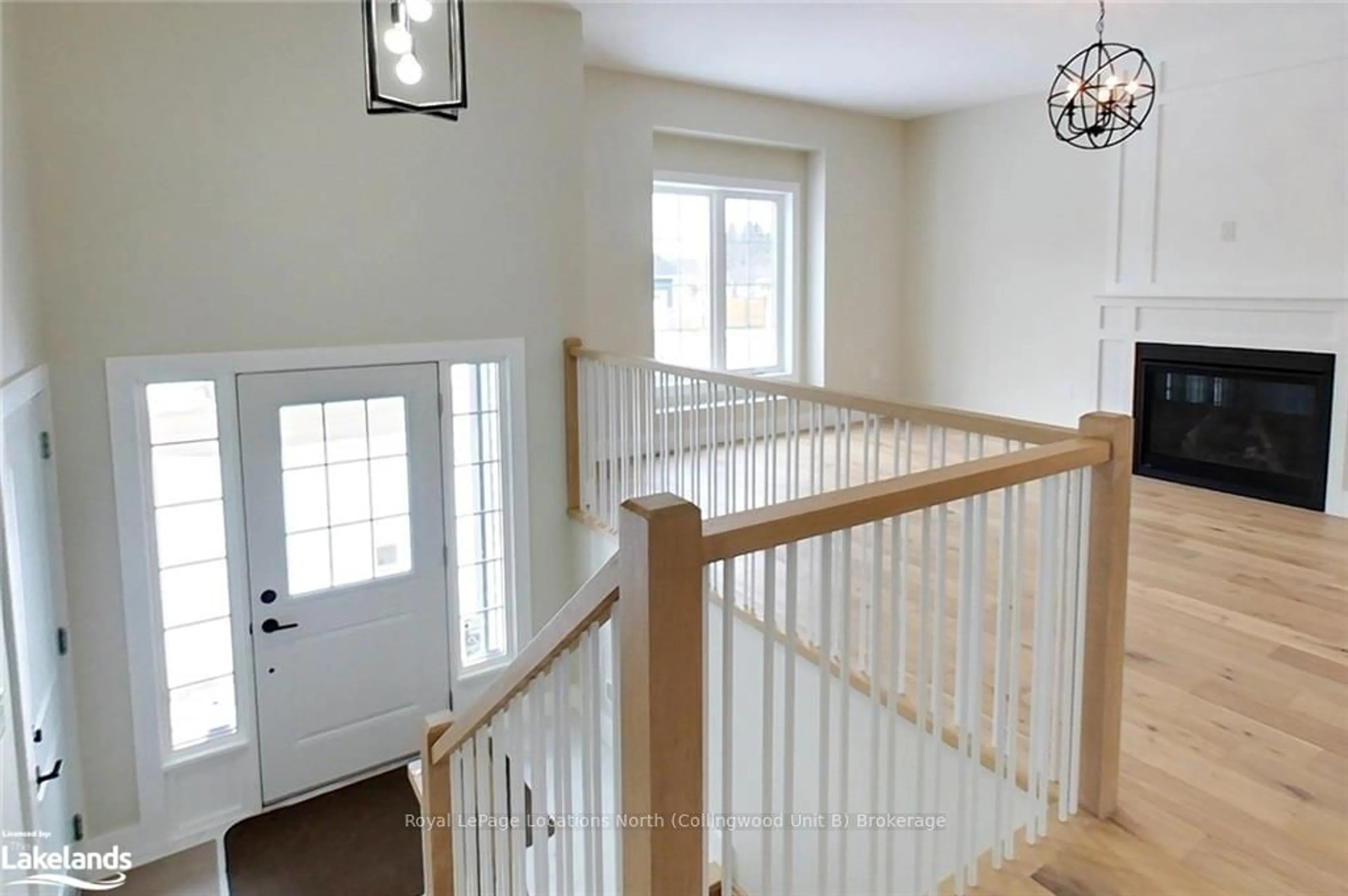 Indoor entryway, wood floors for 19 GORDON Cres, Meaford Ontario N4L 1C7