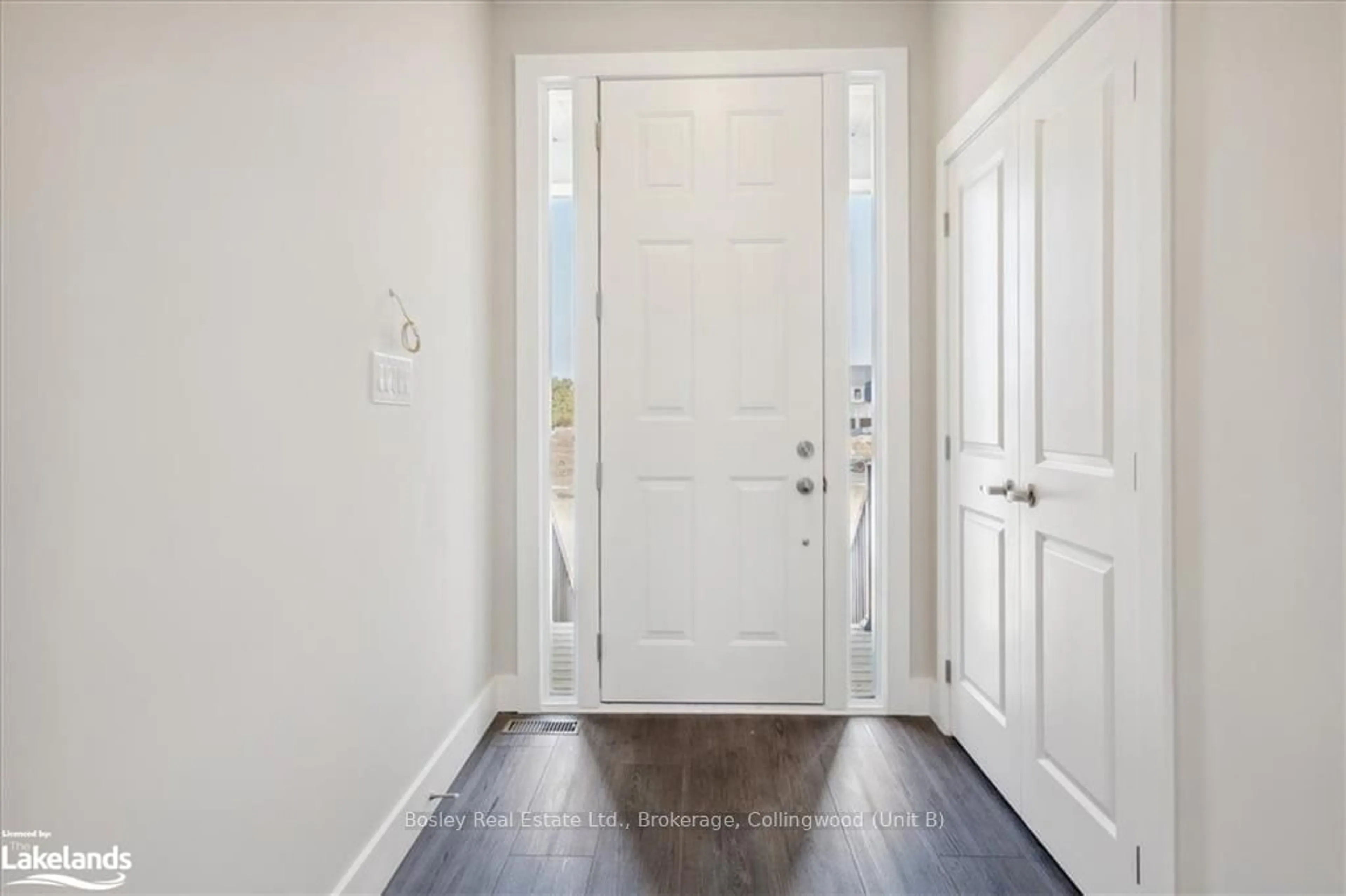 Indoor entryway, wood floors for 163 SUGAR MAPLE St, Blue Mountains Ontario L9Y 0Z3