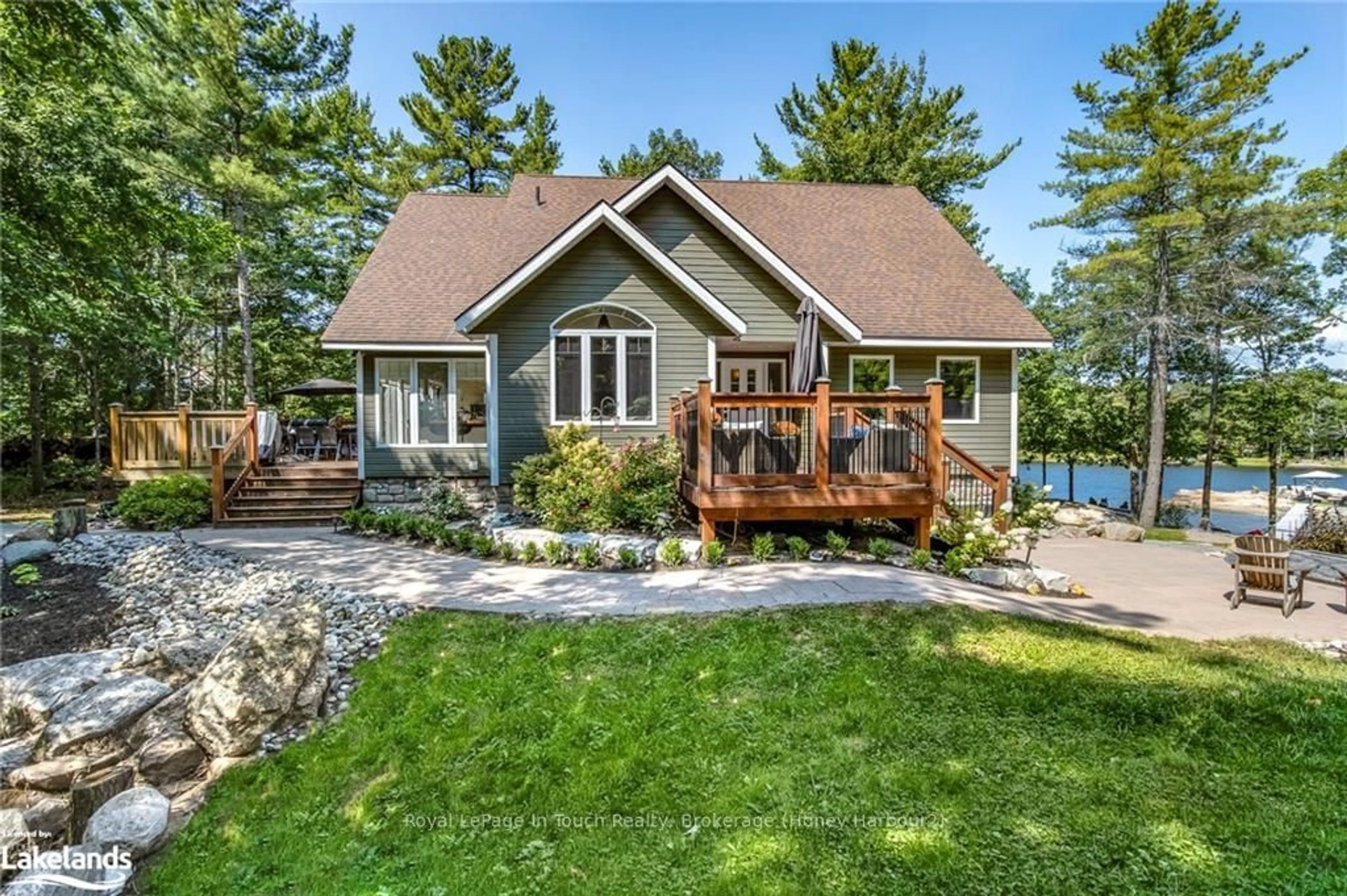 Frontside or backside of a home, cottage for 100 630 GEORGIAN BAY, Georgian Bay Ontario P0E 1E0