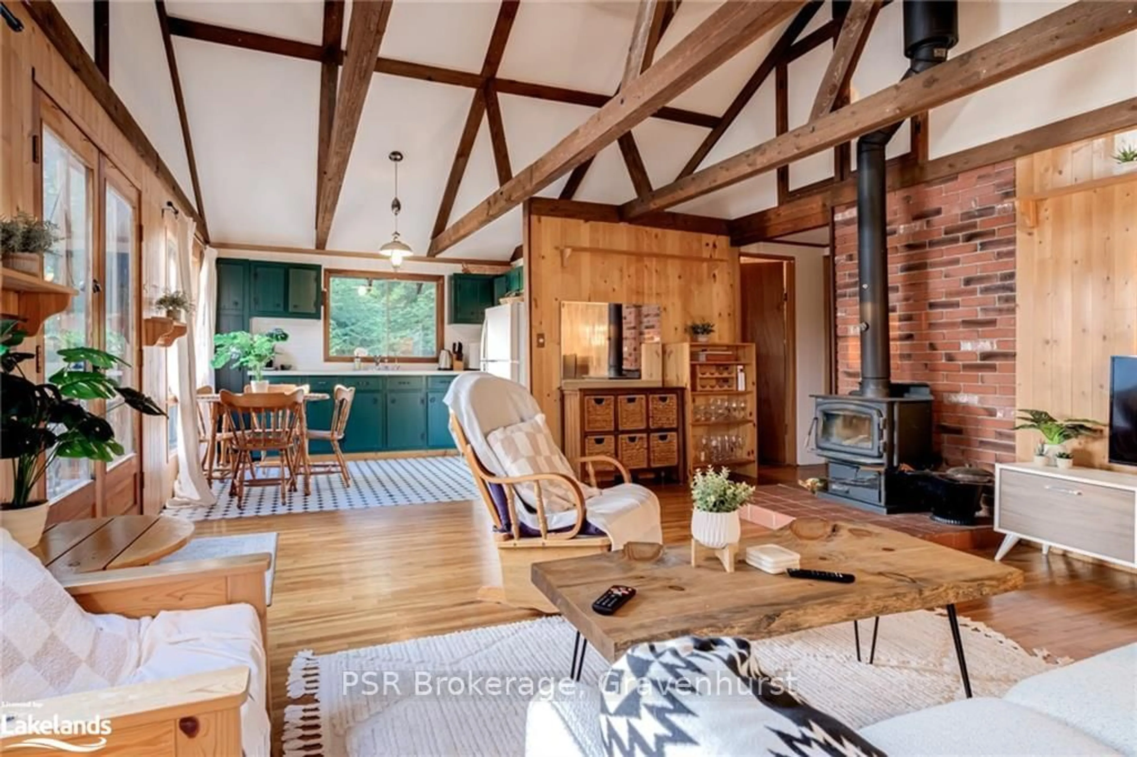 Living room, wood floors for 1027 NORTH PINE Dr, Lake of Bays Ontario P0A 1E0