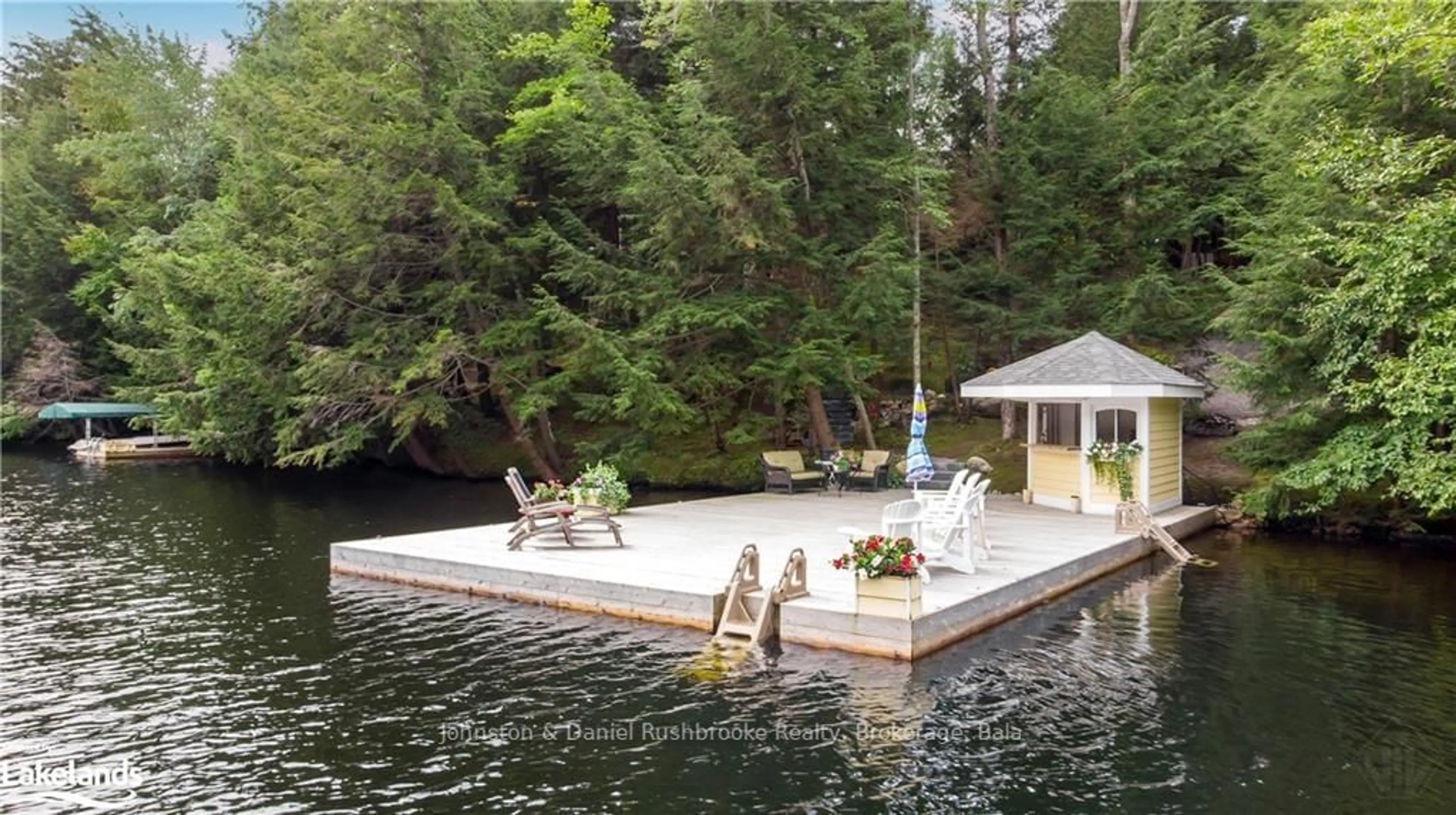 Patio, cottage for 1630 MUSKOKA ROAD #38 #13, Muskoka Lakes Ontario P0C 1A0