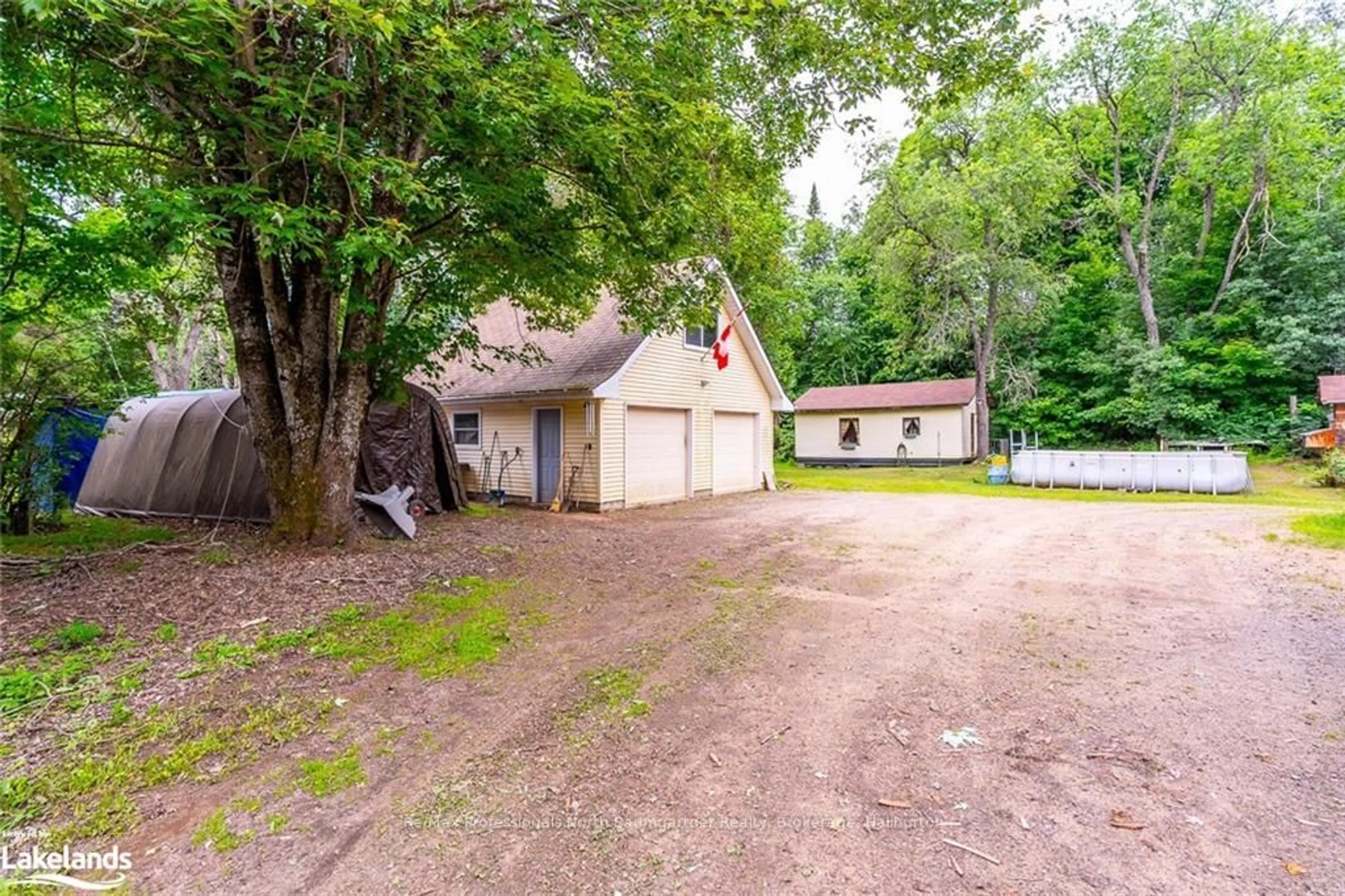 Patio, cottage for 1021 PEPPERMINT Rd, Dysart et al Ontario K0L 2A0