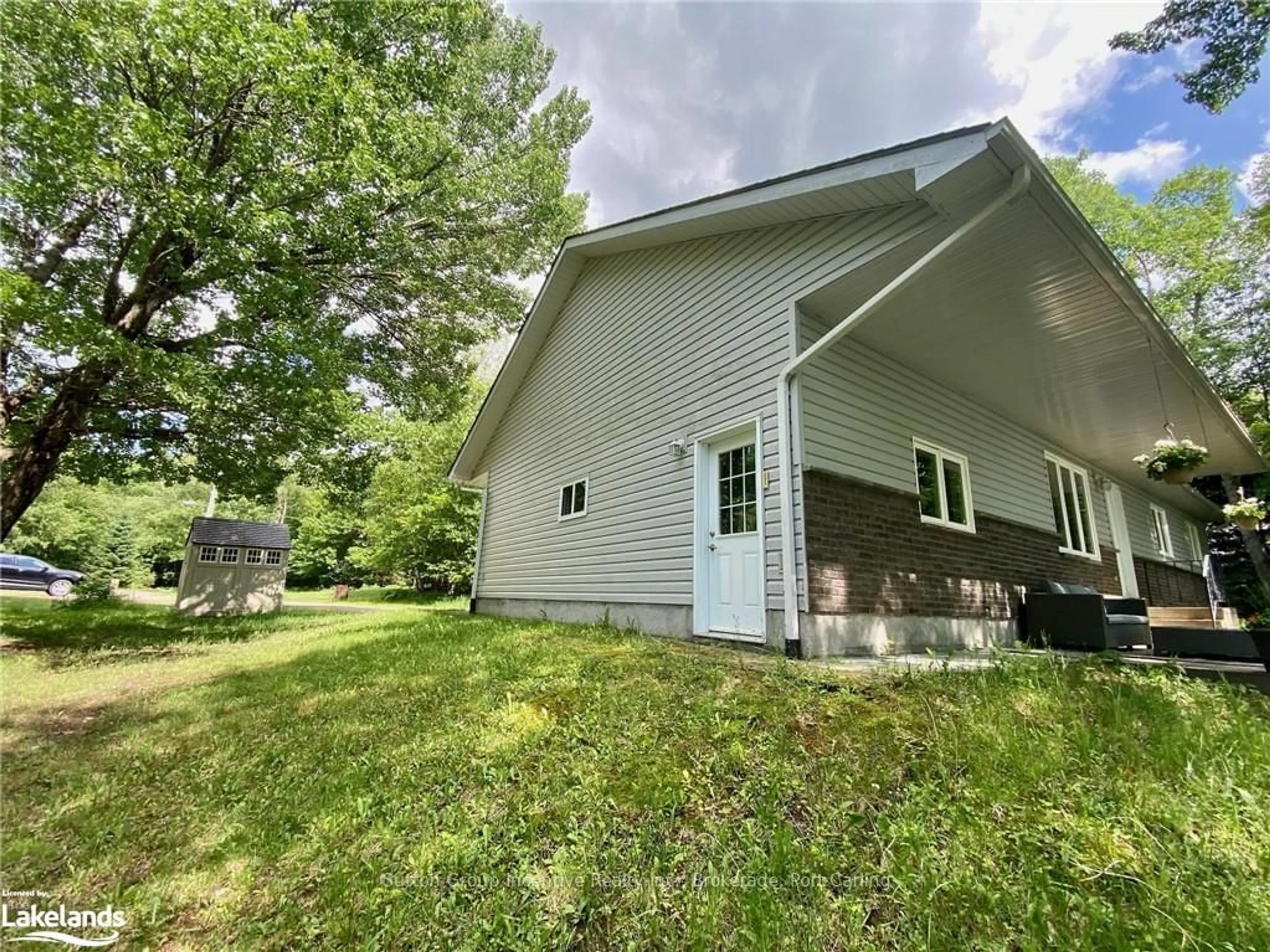 Frontside or backside of a home, cottage for 34 HUNTS Rd, Huntsville Ontario P1H 1J4