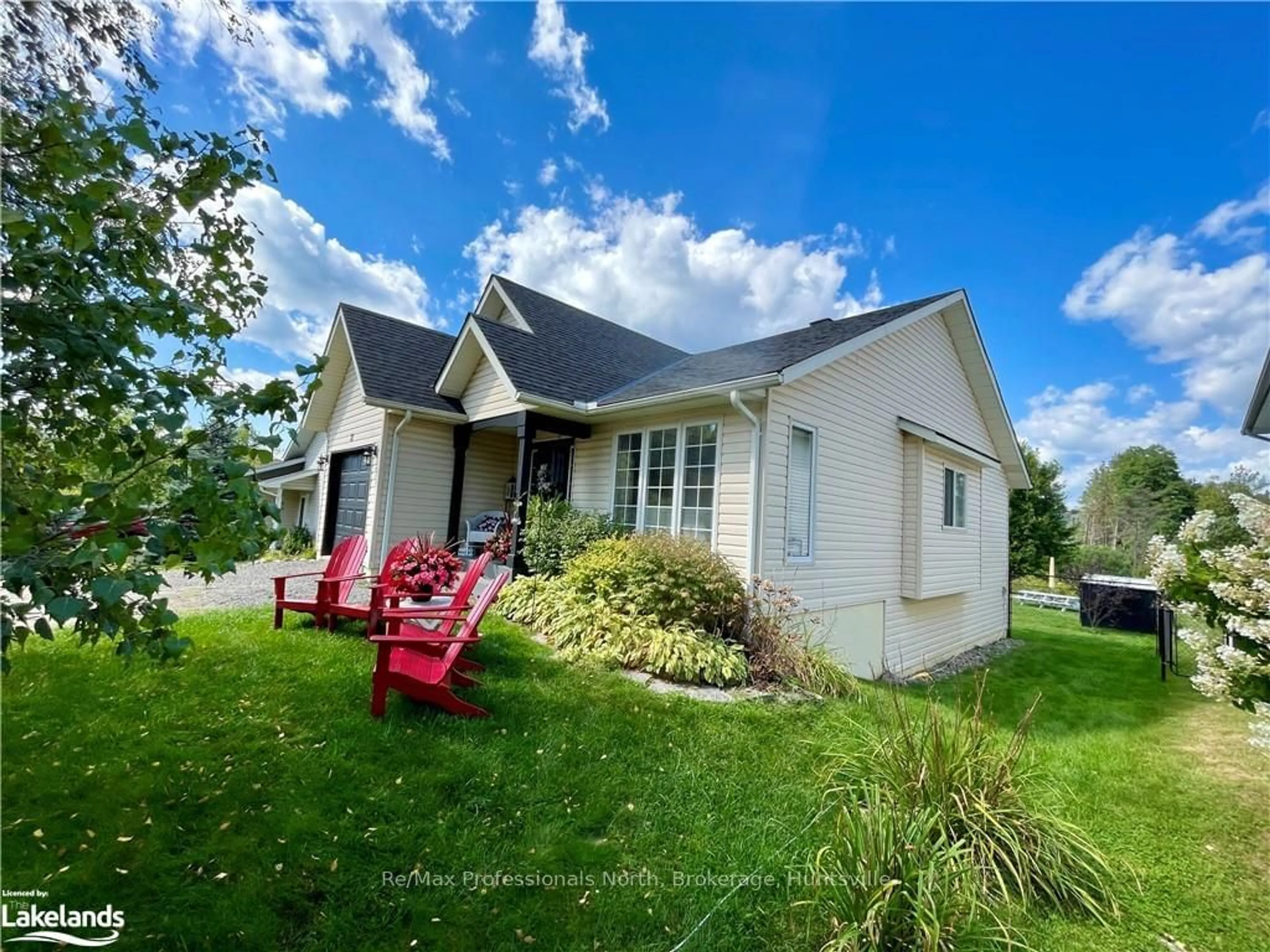 Frontside or backside of a home, cottage for 21 CAIRNS Cres, Huntsville Ontario P1H 1Y3