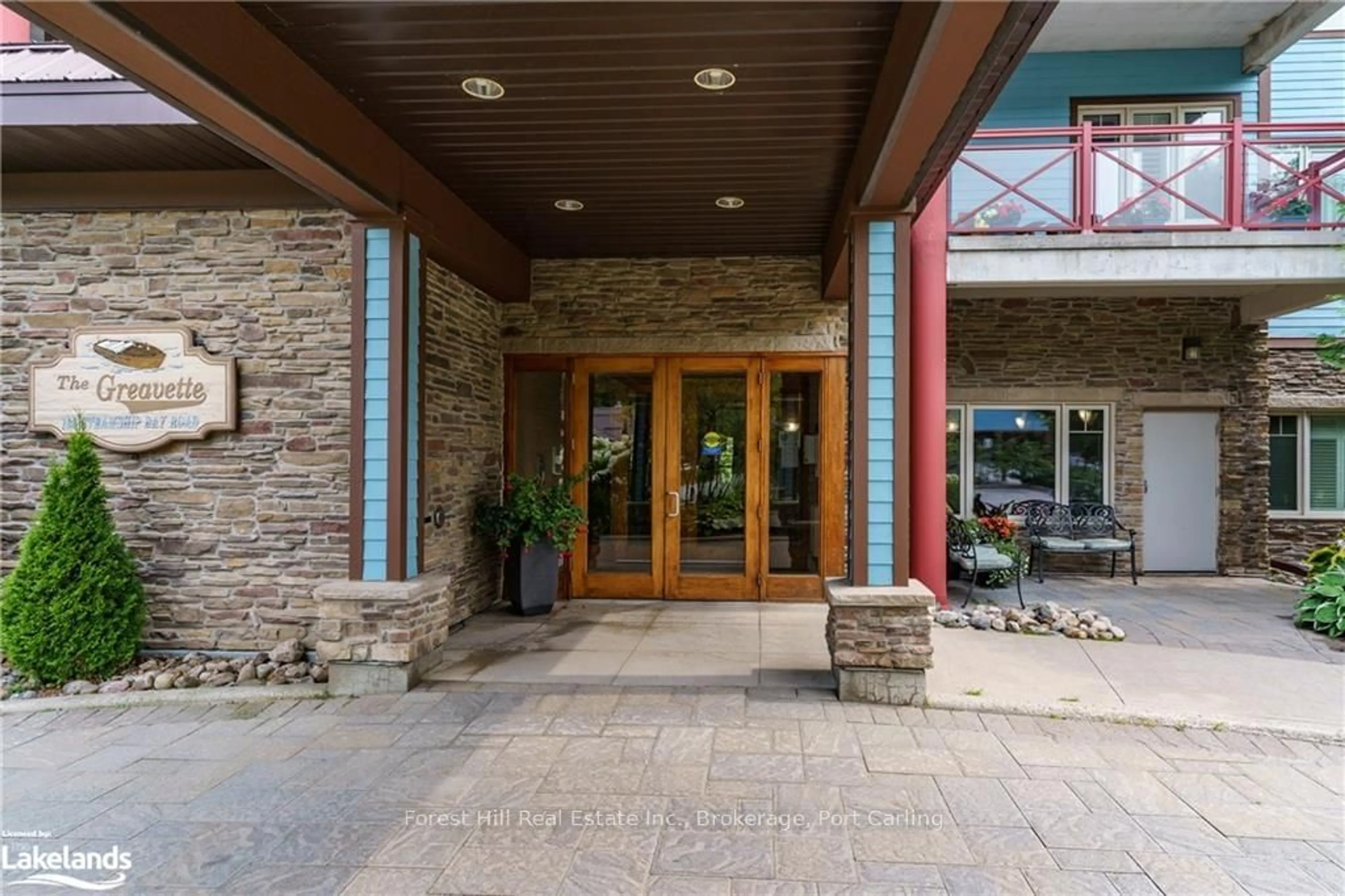 Indoor lobby for 130 STEAMSHIP BAY Rd #307, Gravenhurst Ontario P1P 1Z9