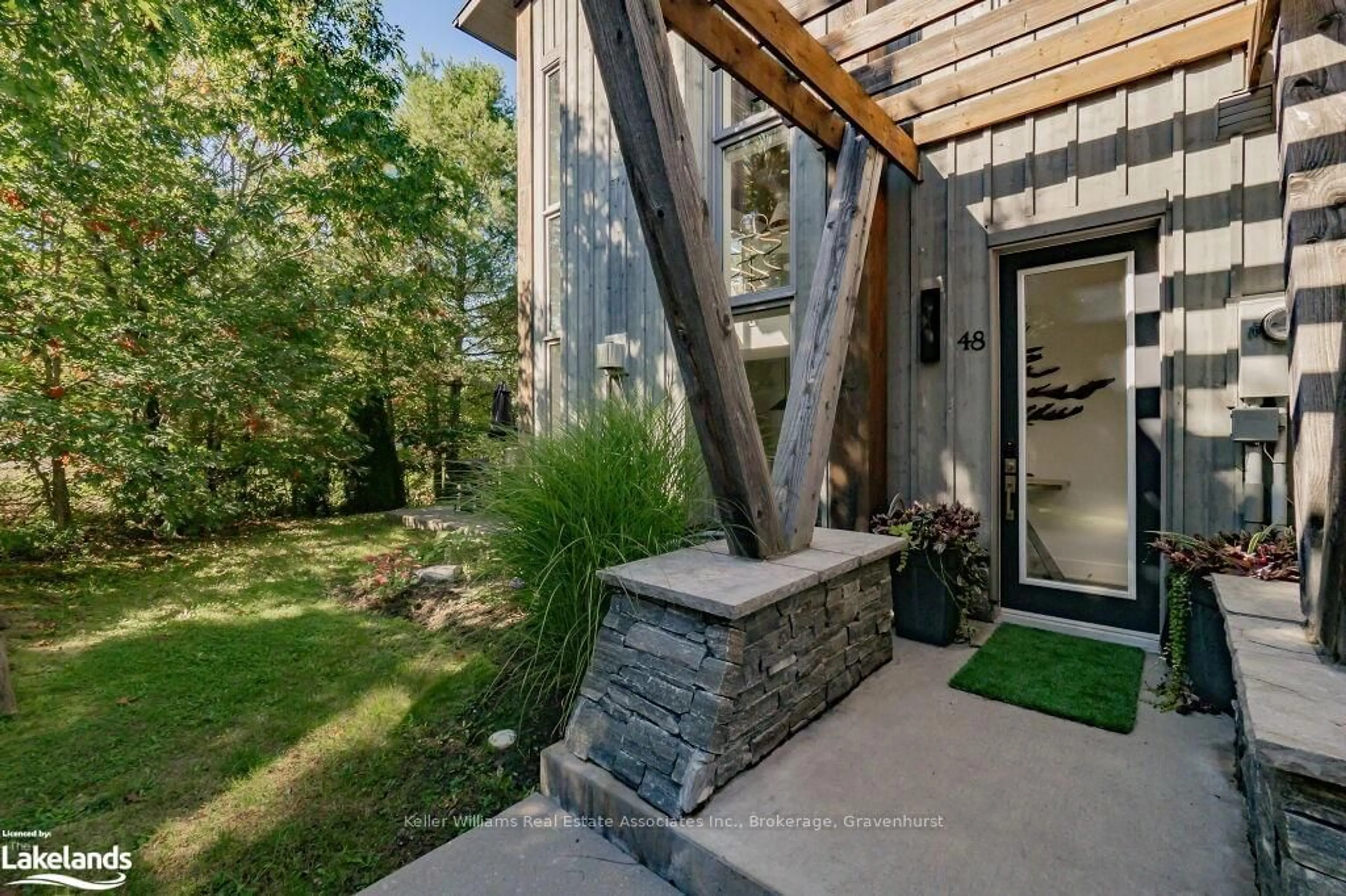 Indoor entryway, cement floor for 48 CARRICK Tr, Gravenhurst Ontario P1P 0A6