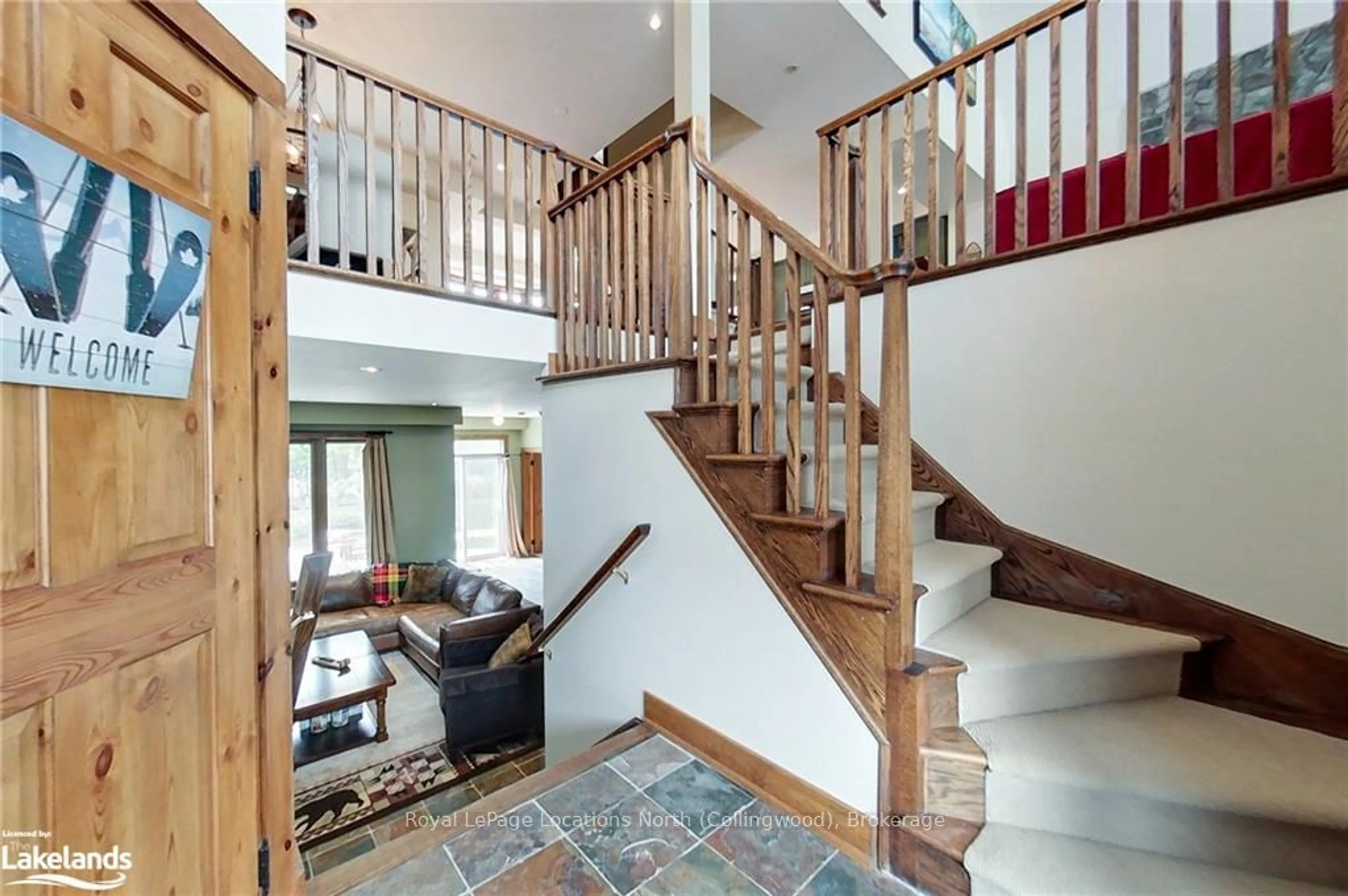 Indoor foyer, wood floors for 118 VENTURE Blvd, Blue Mountains Ontario L9Y 0B6