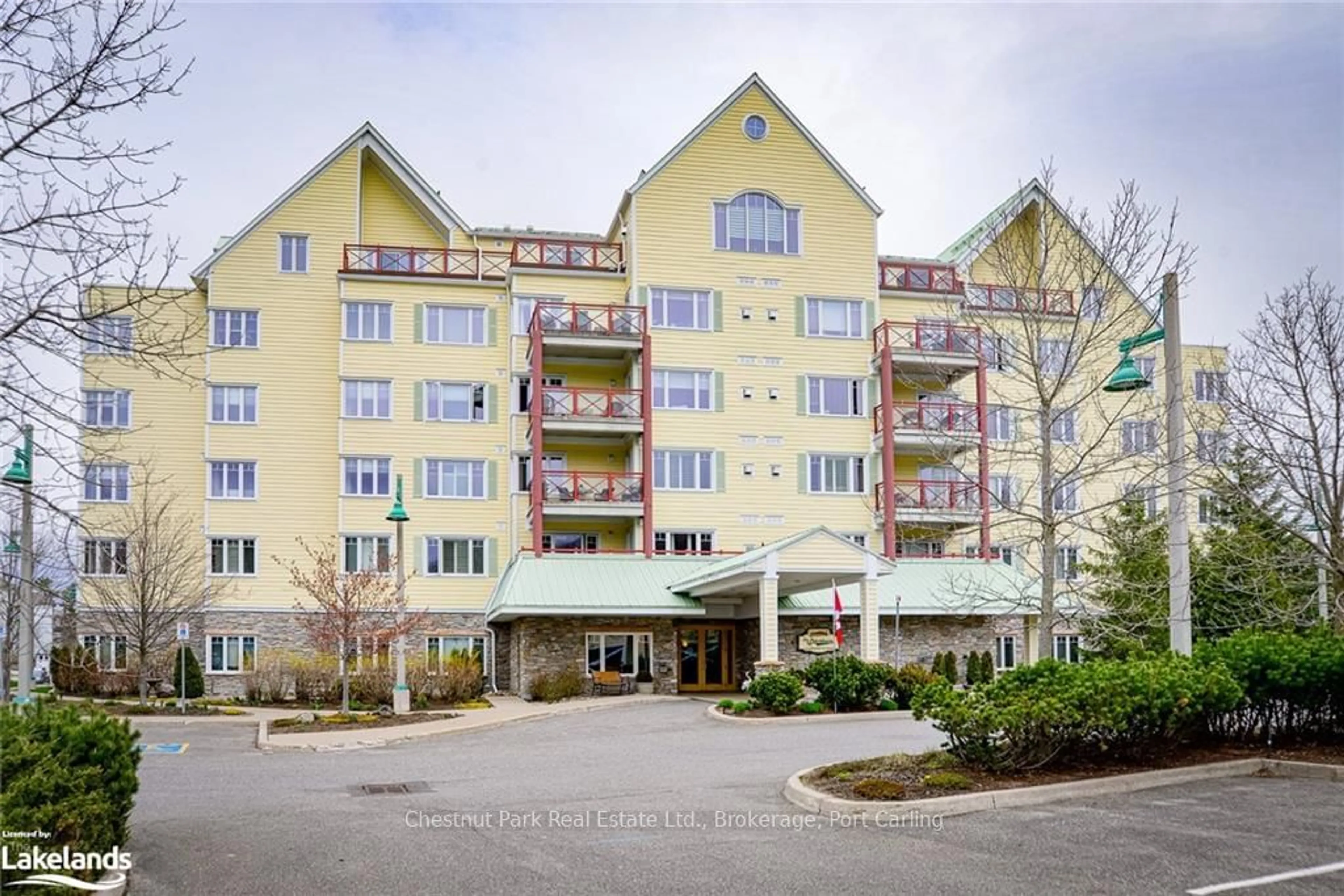 A pic from exterior of the house or condo, the front or back of building for 110 STEAMSHIP BAY Rd #208, Gravenhurst Ontario P1P 1Z9