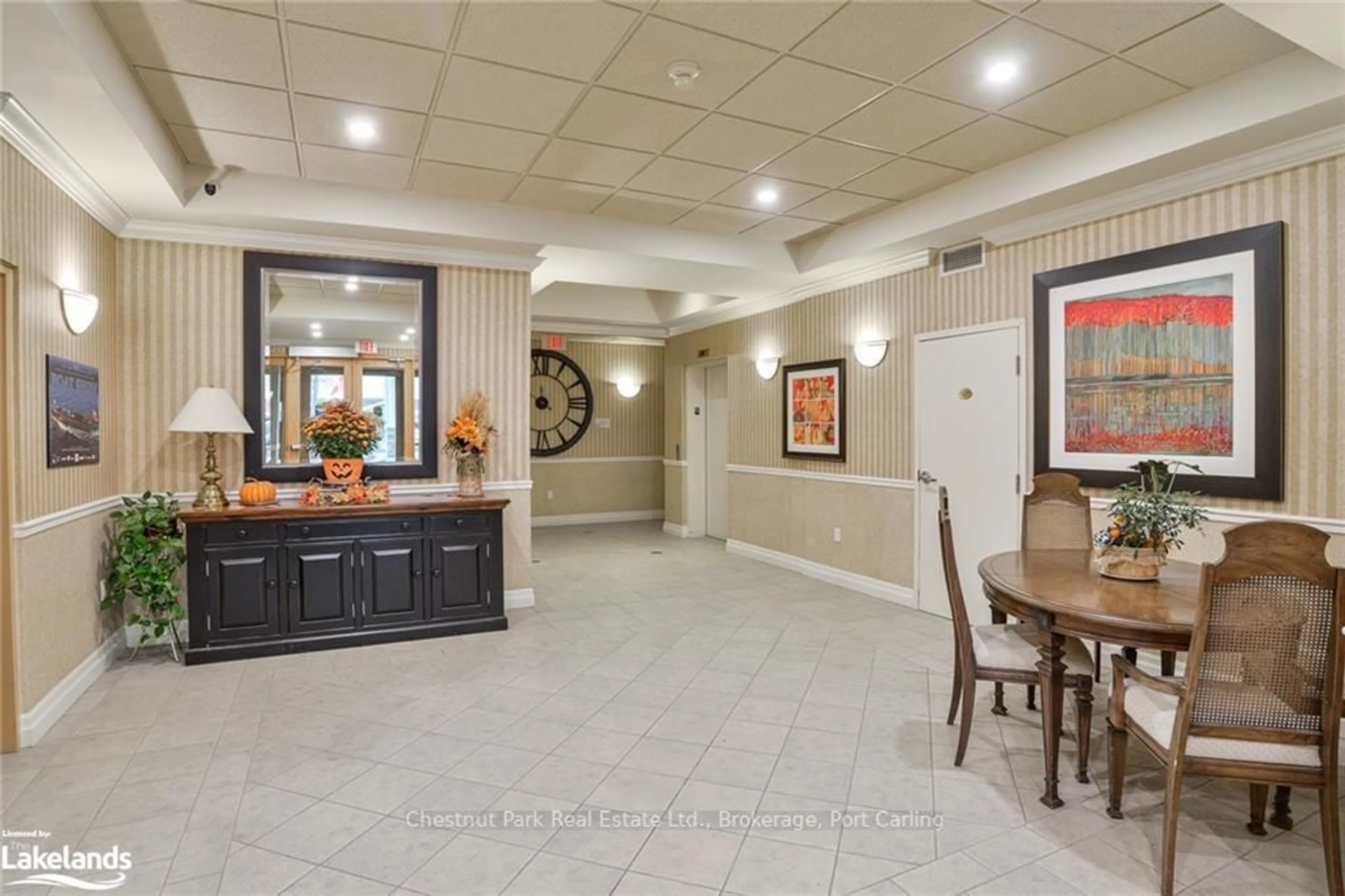 Indoor lobby, ceramic floors for 110 STEAMSHIP BAY Rd #208, Gravenhurst Ontario P1P 1Z9