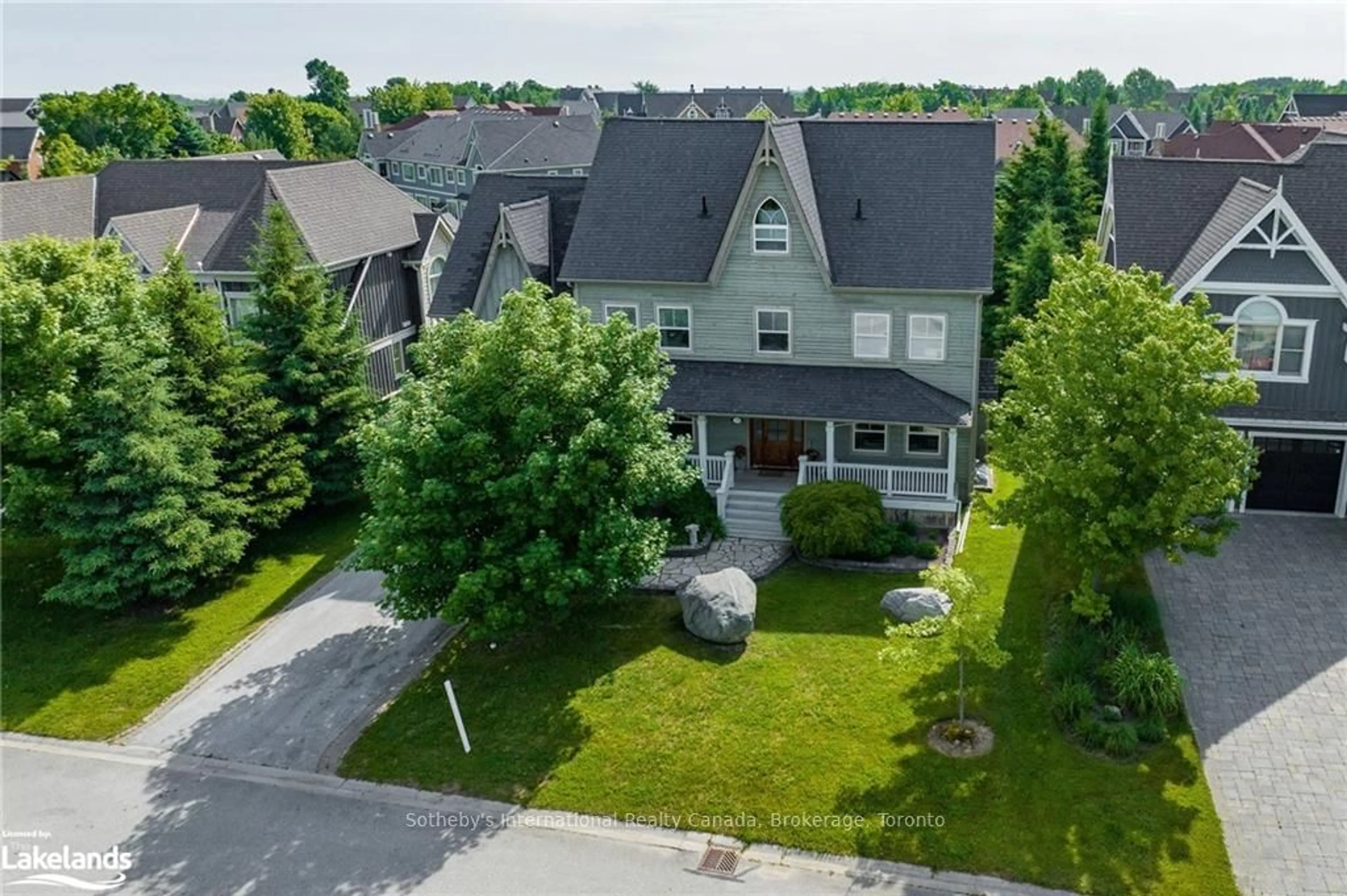 Frontside or backside of a home, the street view for 129 SNOWBRIDGE Way, Blue Mountains Ontario L9Y 0V1