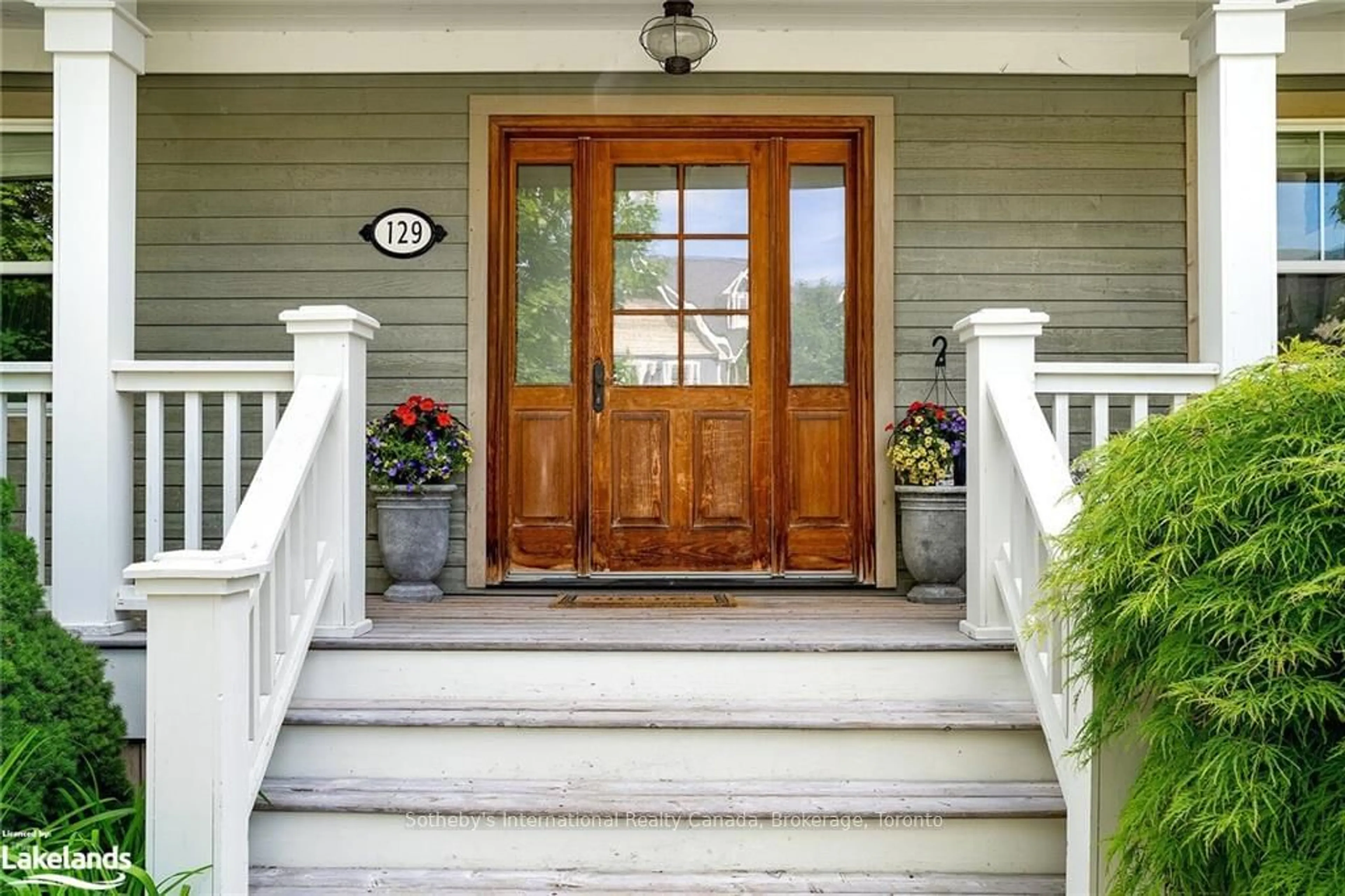 Indoor entryway, wood floors for 129 SNOWBRIDGE Way, Blue Mountains Ontario L9Y 0V1