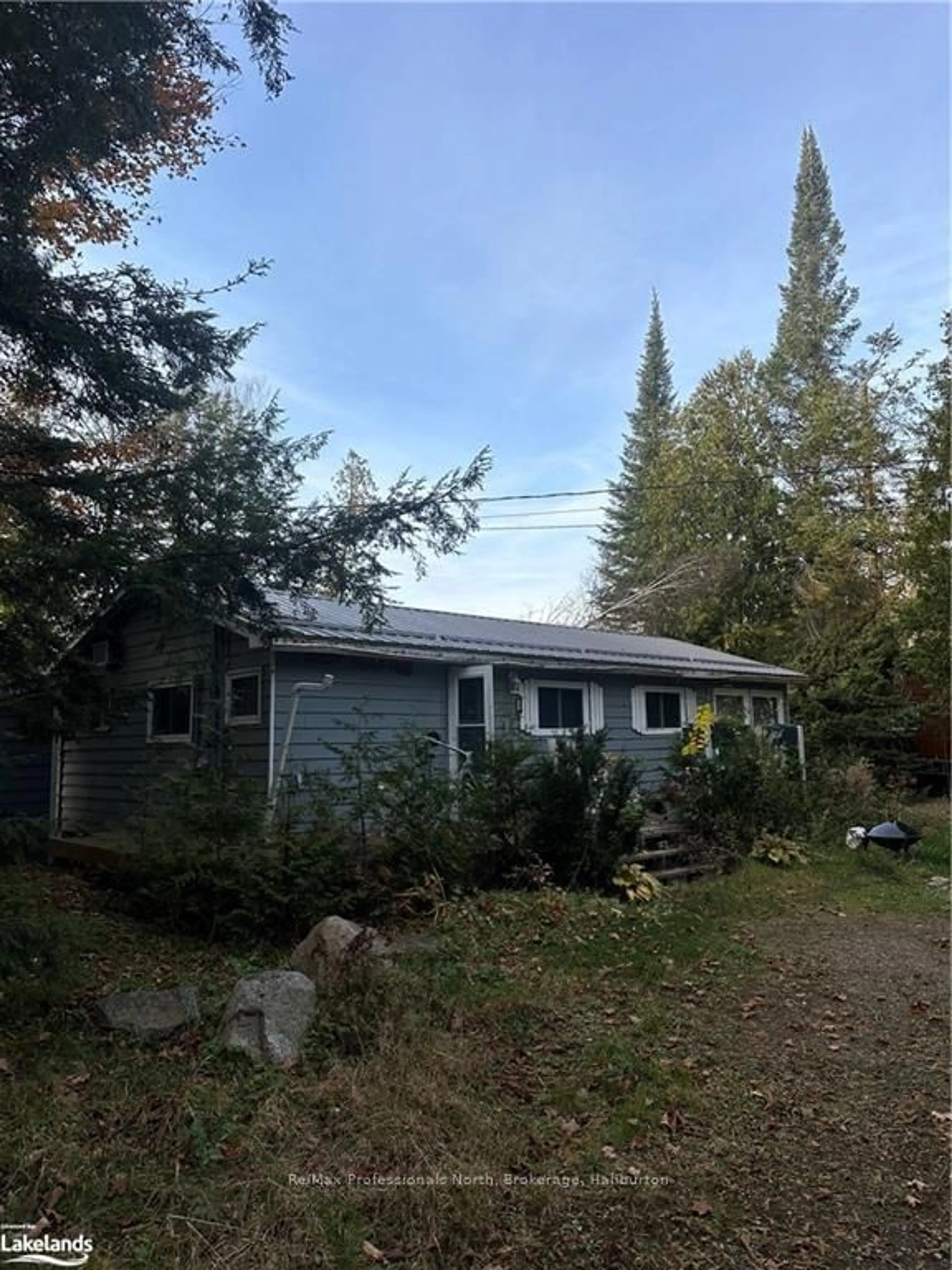 Frontside or backside of a home, cottage for 1082 GROSBEAK Dr, Dysart et al Ontario K0L 1M1