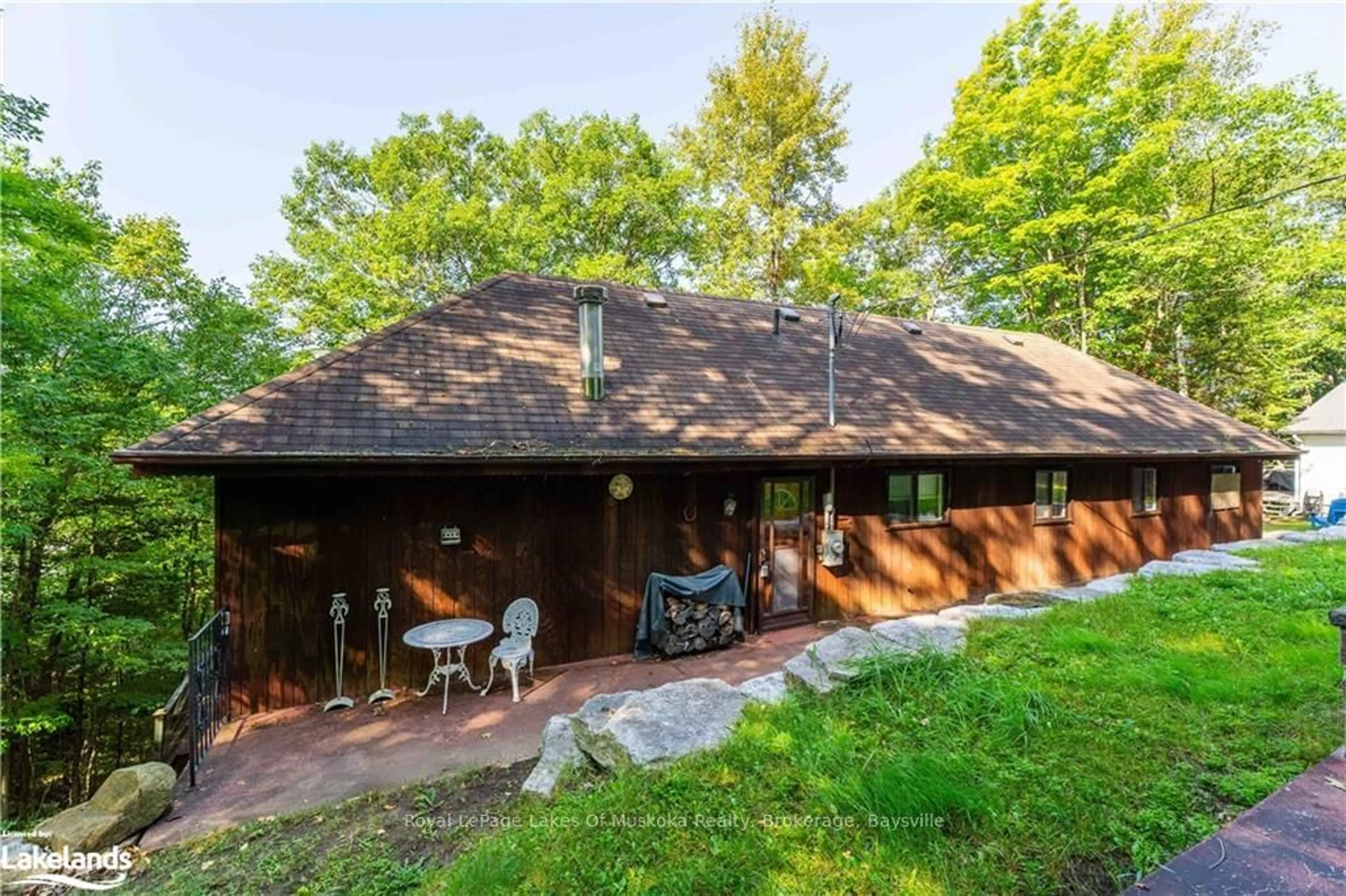 Patio, cottage for 1030 MCCABE Rd, Lake of Bays Ontario P0B 1A0