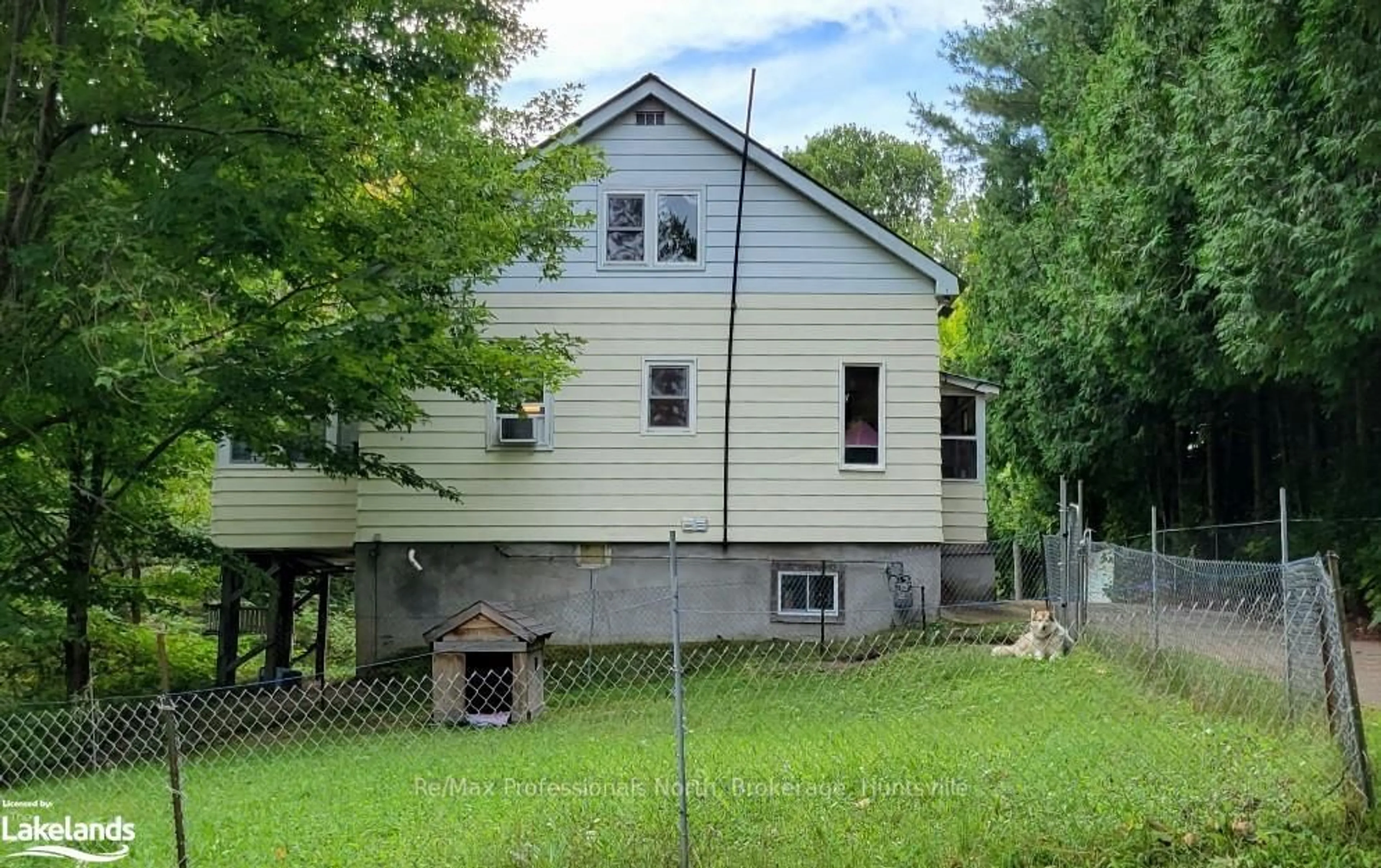 Frontside or backside of a home, cottage for 180 WAGNER St, Gravenhurst Ontario P1P 1C3