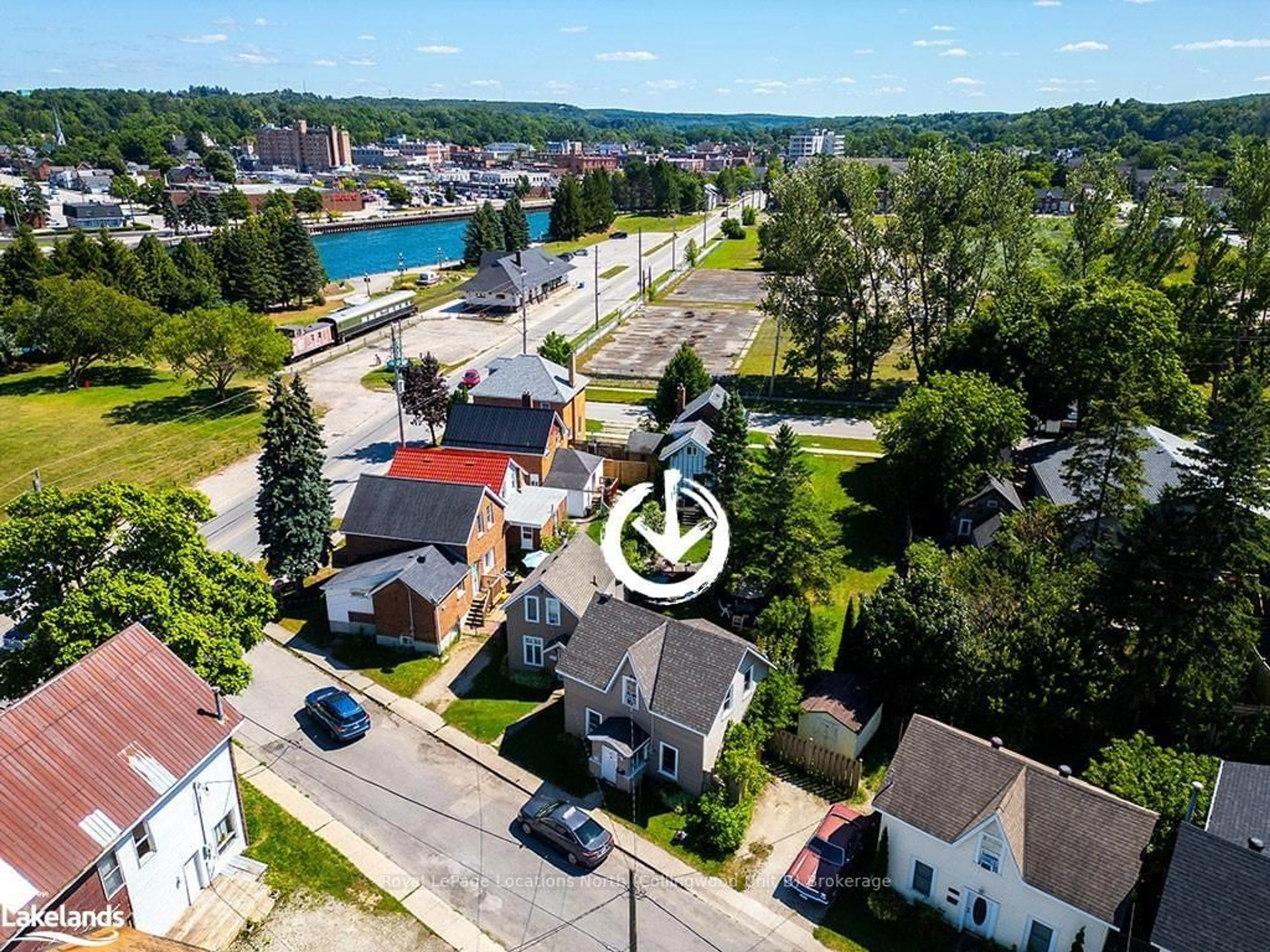 A pic from exterior of the house or condo, the street view for 117 13TH St, Owen Sound Ontario N4K 3W3