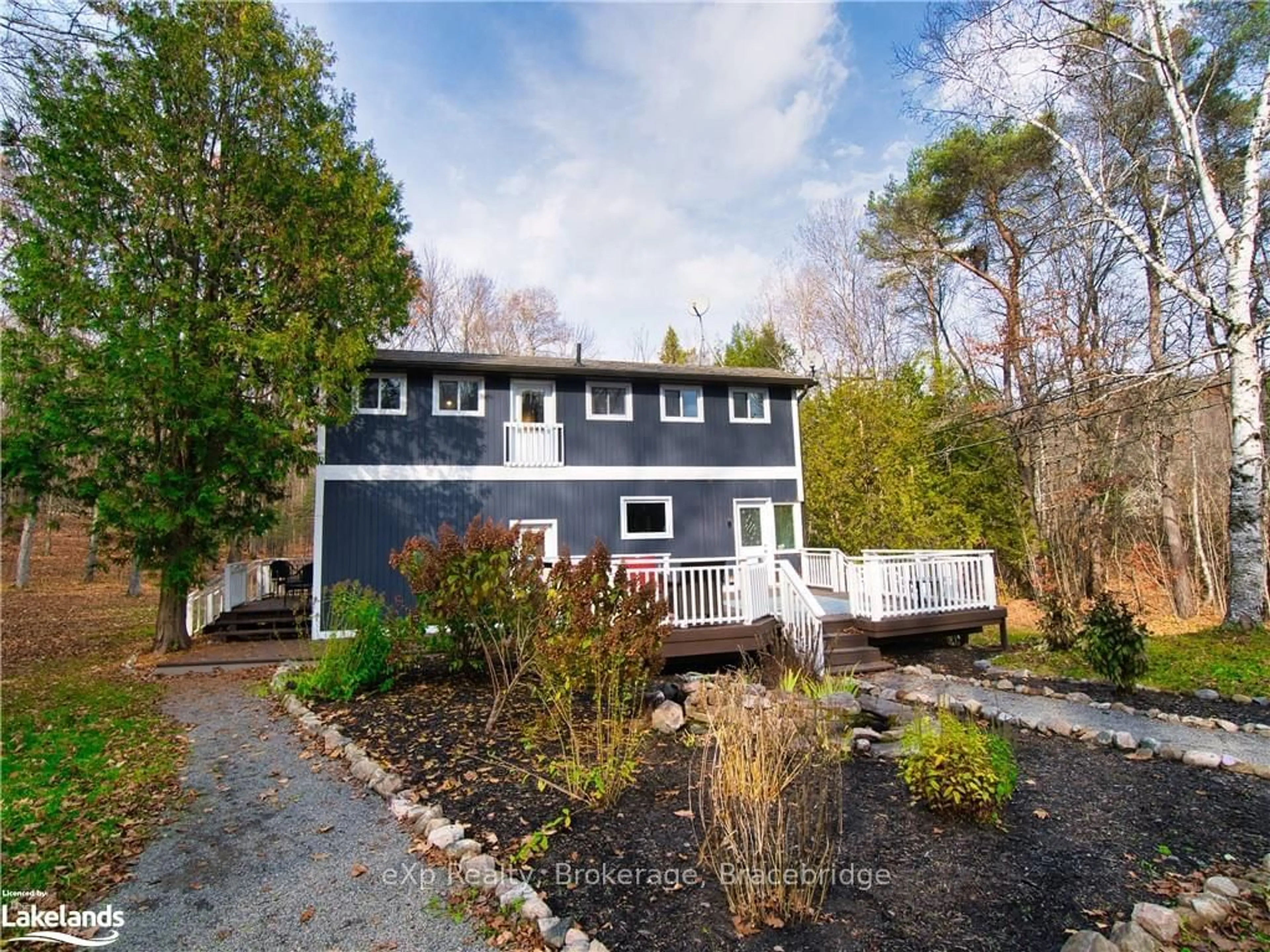 Frontside or backside of a home, cottage for 25335 35 Highway, Lake of Bays Ontario P0A 1H0