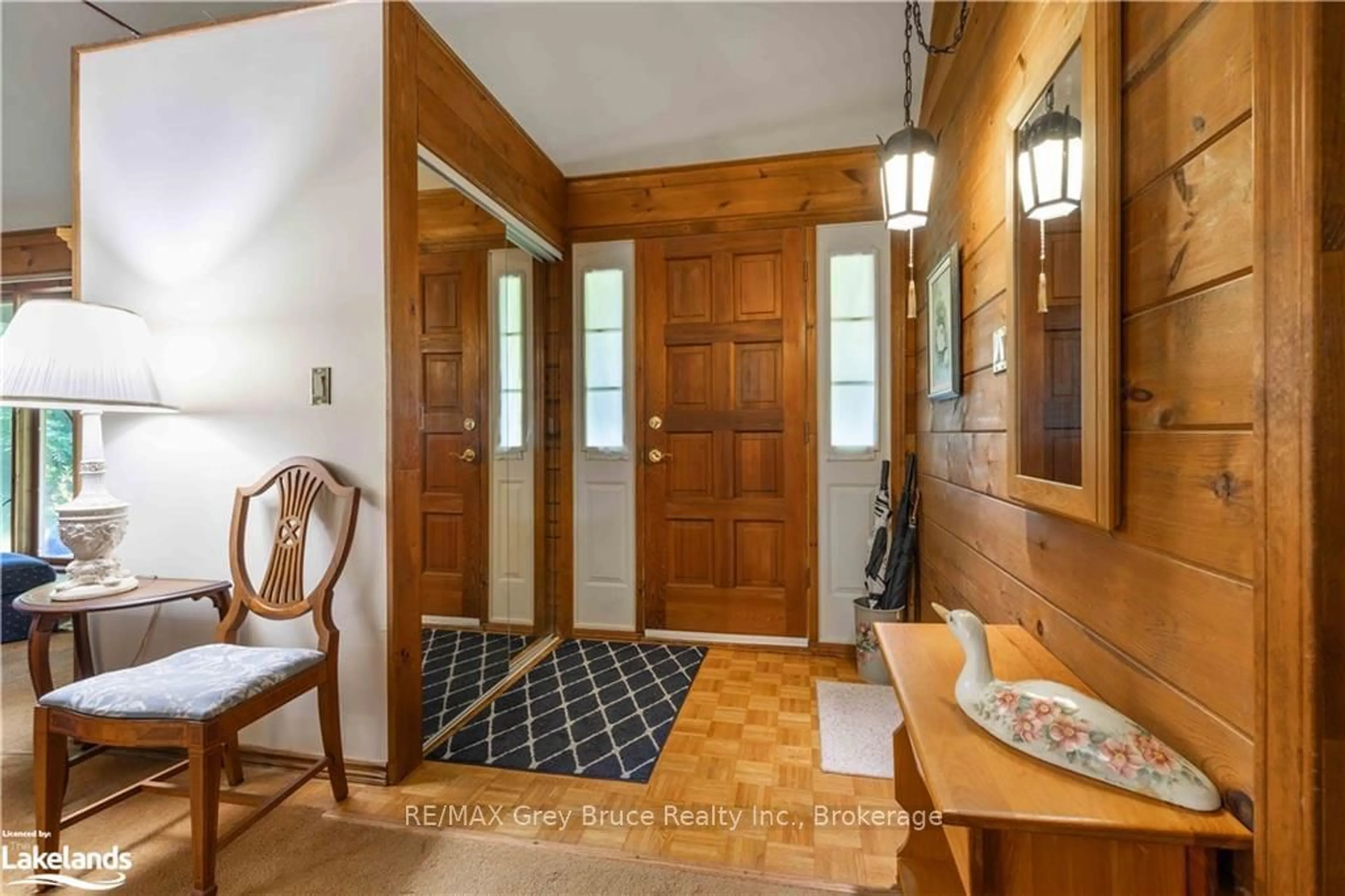 Indoor entryway, wood floors for 309 CENTRE St, Meaford Ontario N4L 1W7