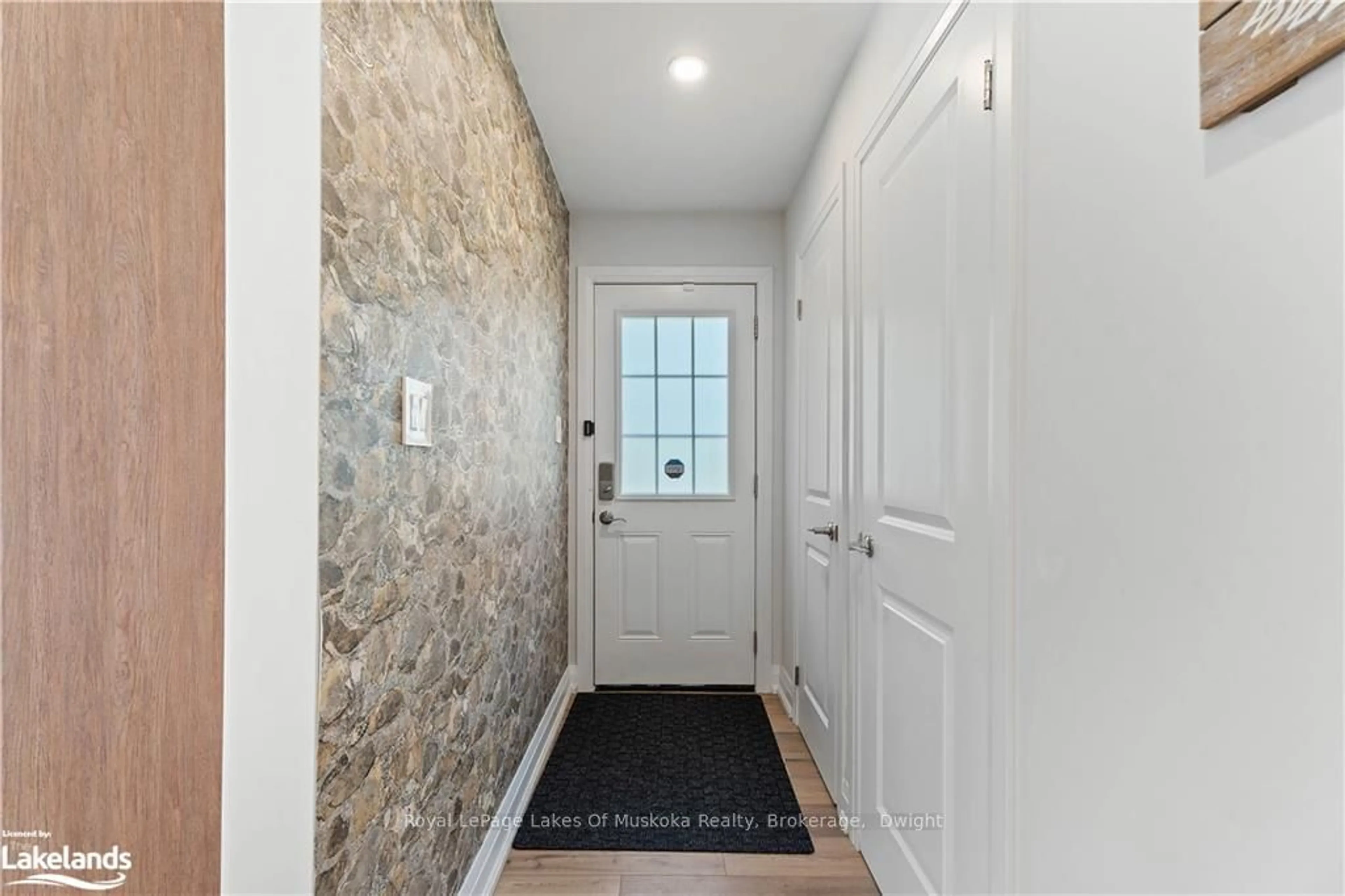 Indoor entryway, wood floors for 1075 ELDER Rd, Lake of Bays Ontario P0A 1H0