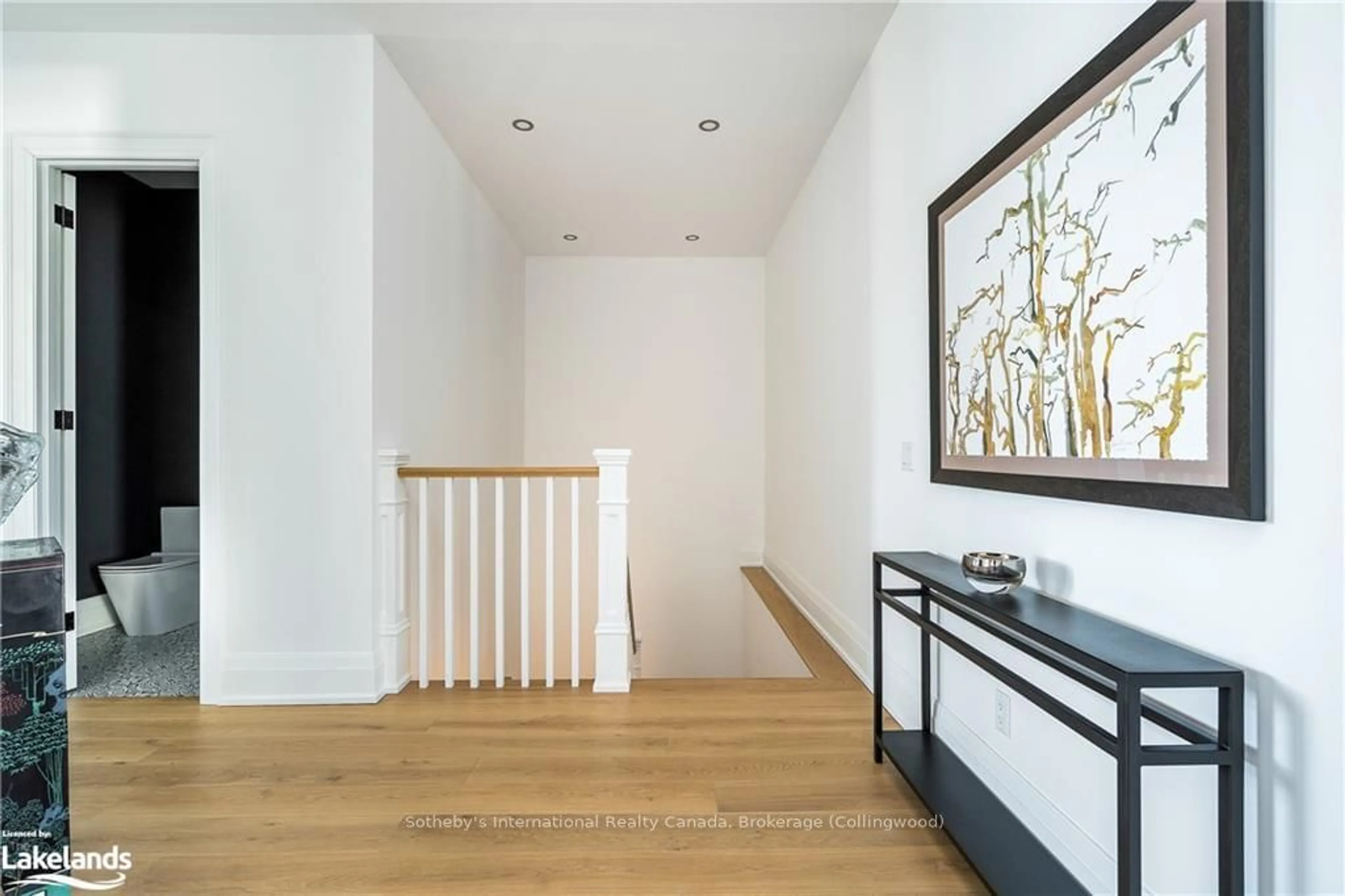 Indoor foyer, wood floors for 155 GEORGIAN BAY Lane, Blue Mountains Ontario N0H 1J0