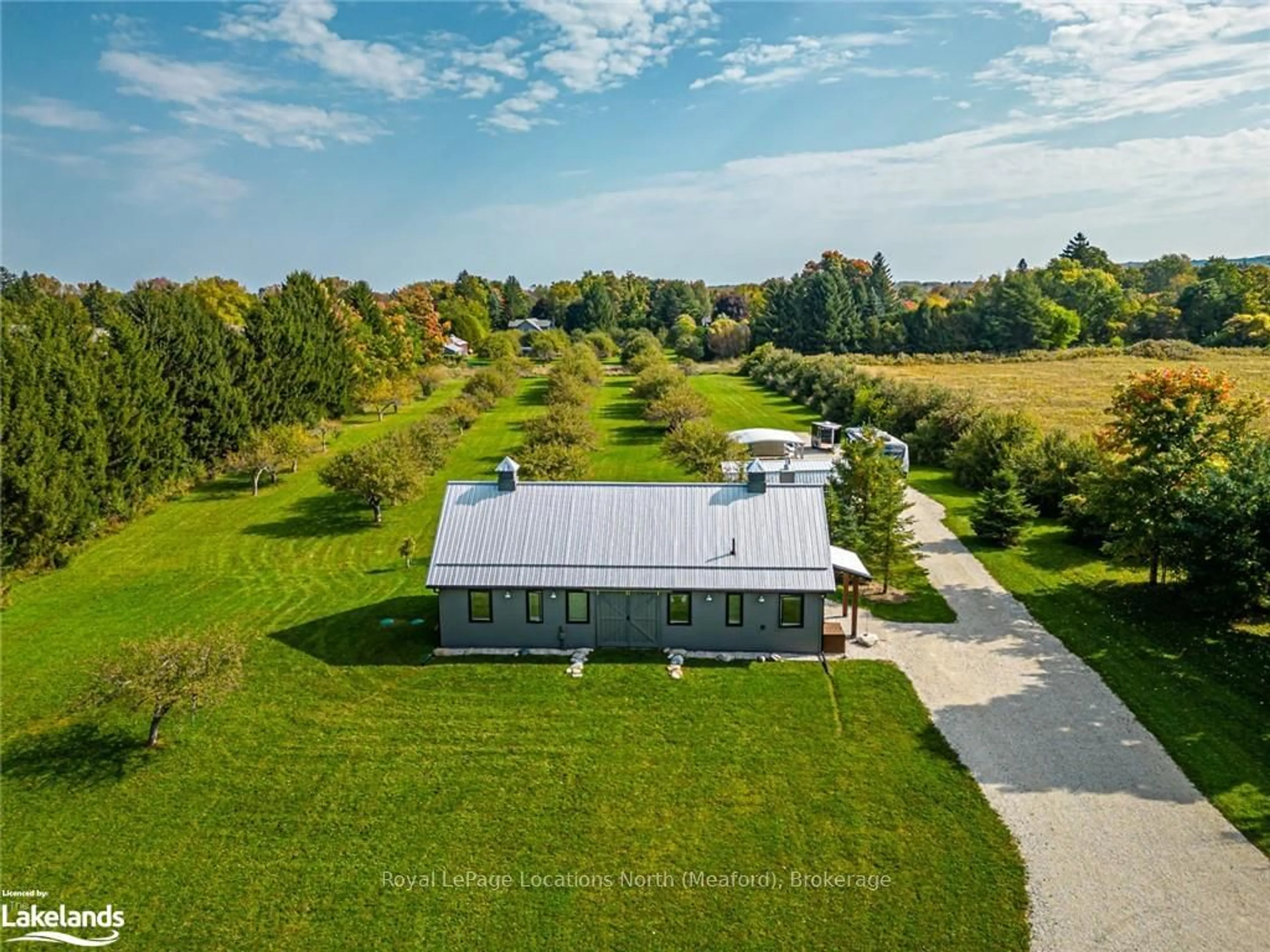 A pic from exterior of the house or condo, cottage for 195 CENTRE St, Meaford Ontario N4L 1E8