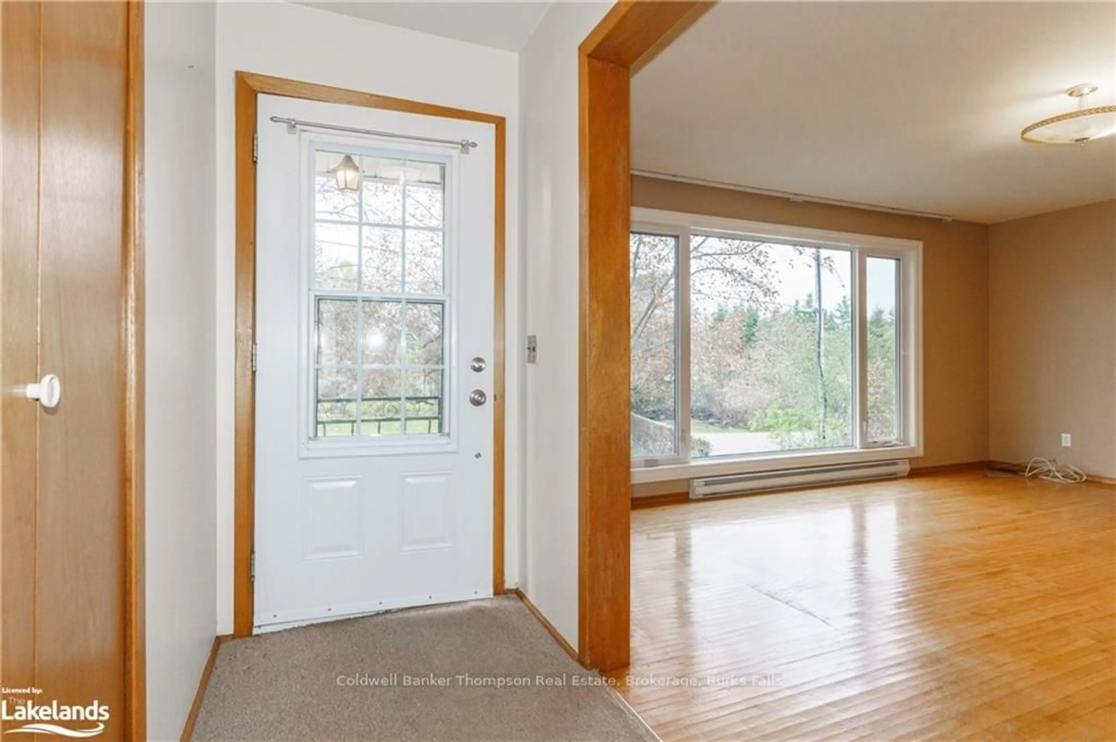 Indoor entryway, wood floors for 62 ALBERT St, Magnetawan Ontario P0A 1P0