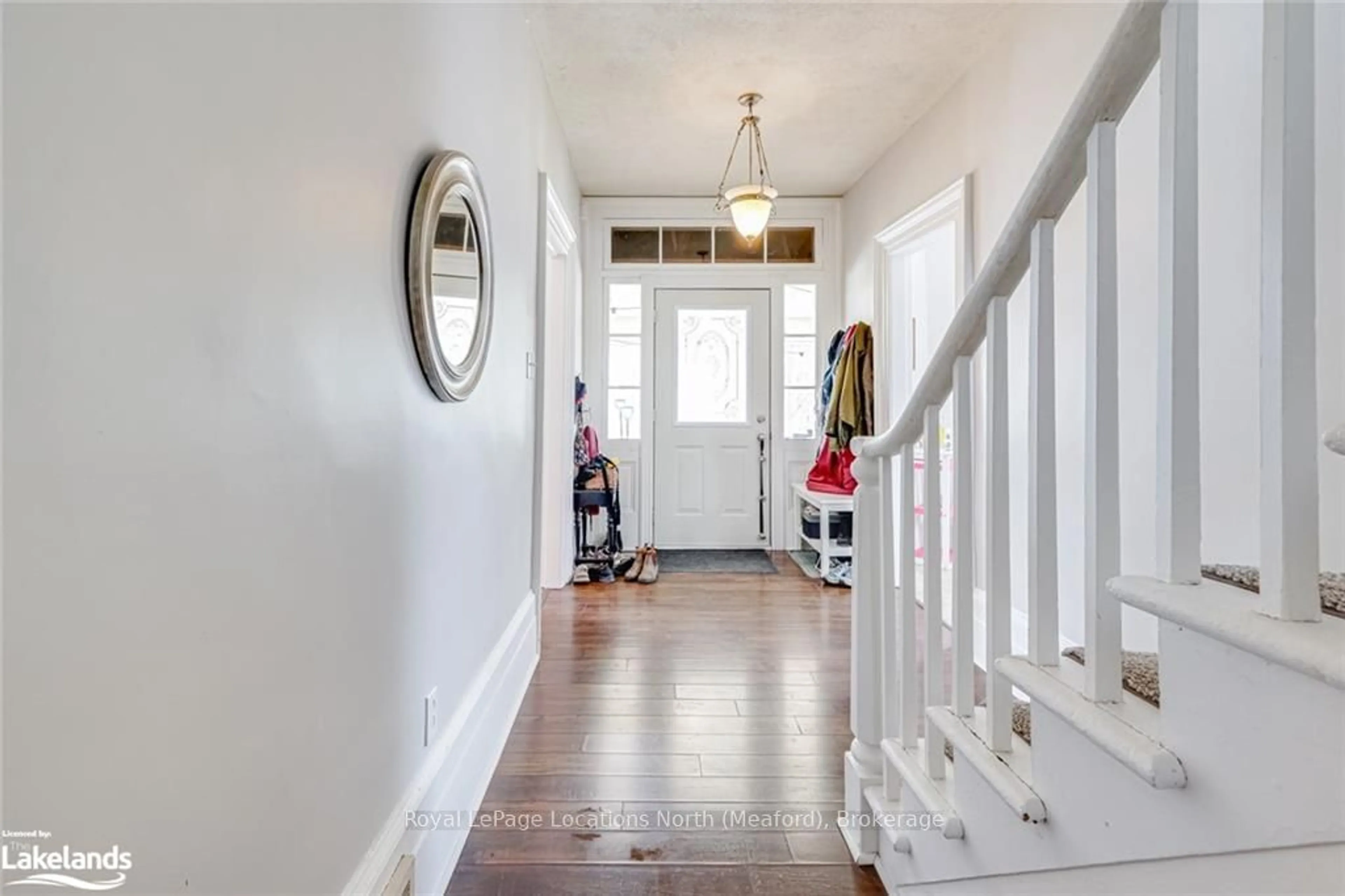 Indoor entryway, wood floors for 682 8TH St, Owen Sound Ontario N4K 1L8