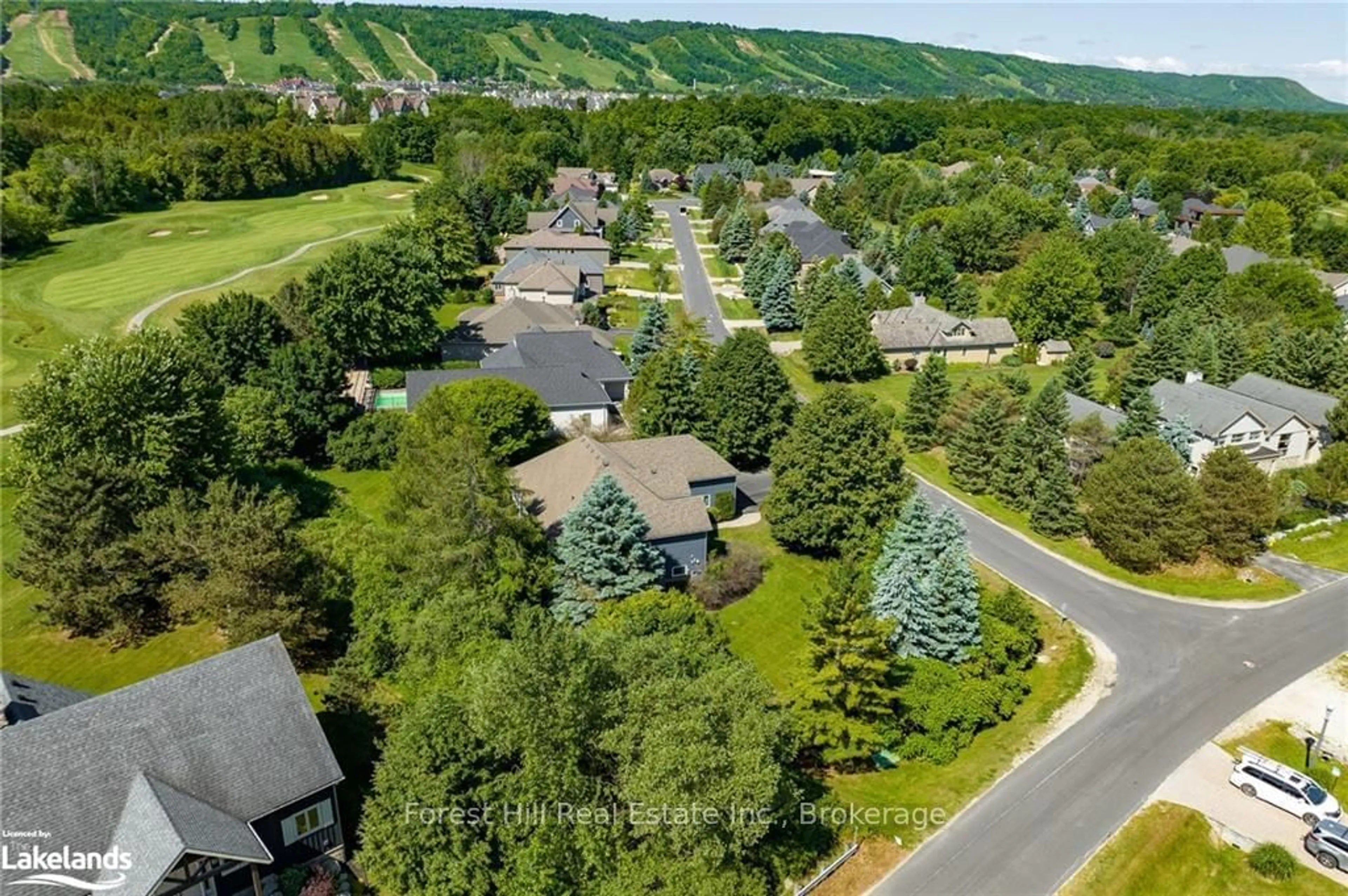 Frontside or backside of a home, the street view for 140 AUGUSTA Cres, Blue Mountains Ontario L9Y 0K7