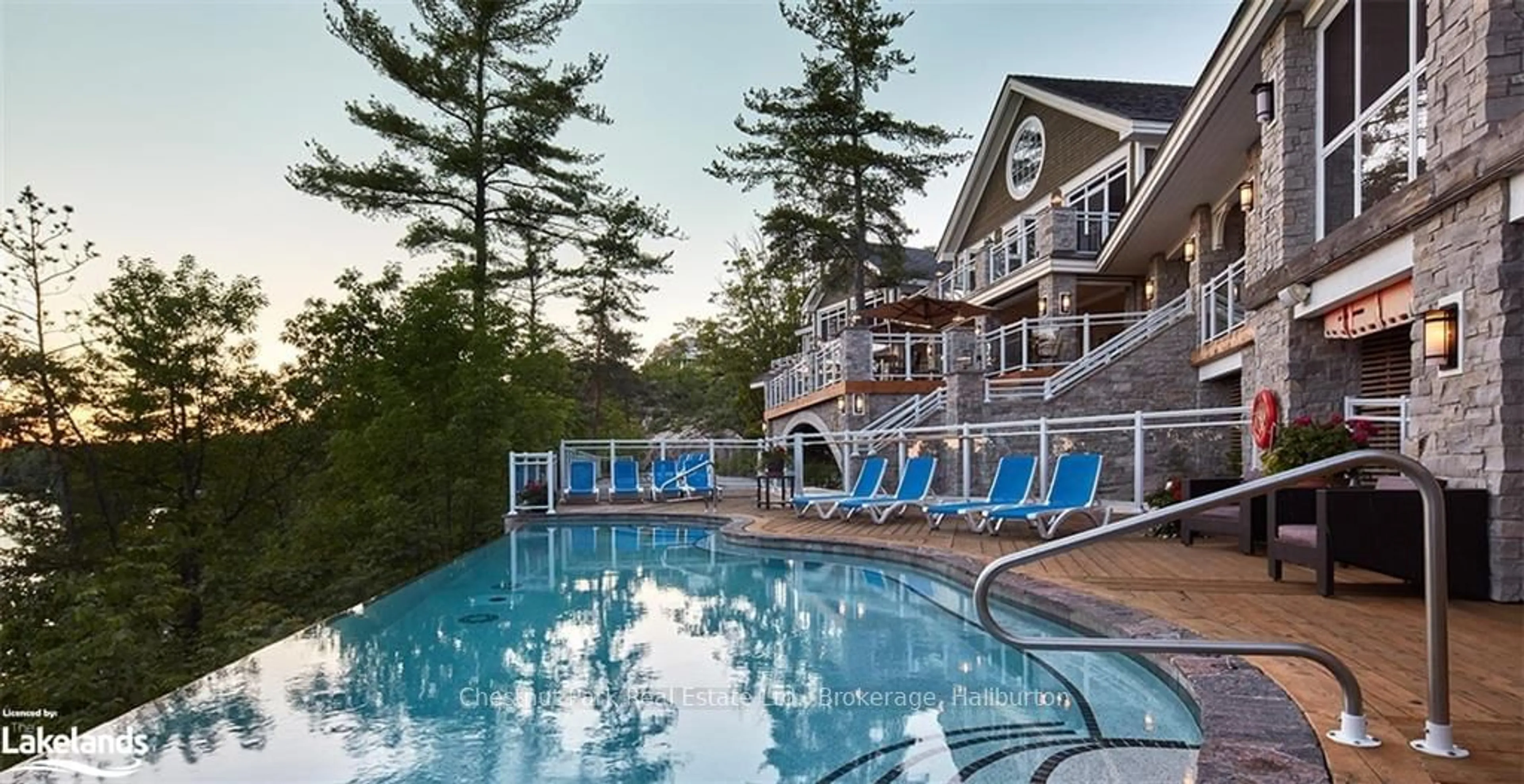 Indoor or outdoor pool for 1869 MUSKOKA DISTRICT ROAD 118 WEST #4, Muskoka Lakes Ontario P1L 1W8