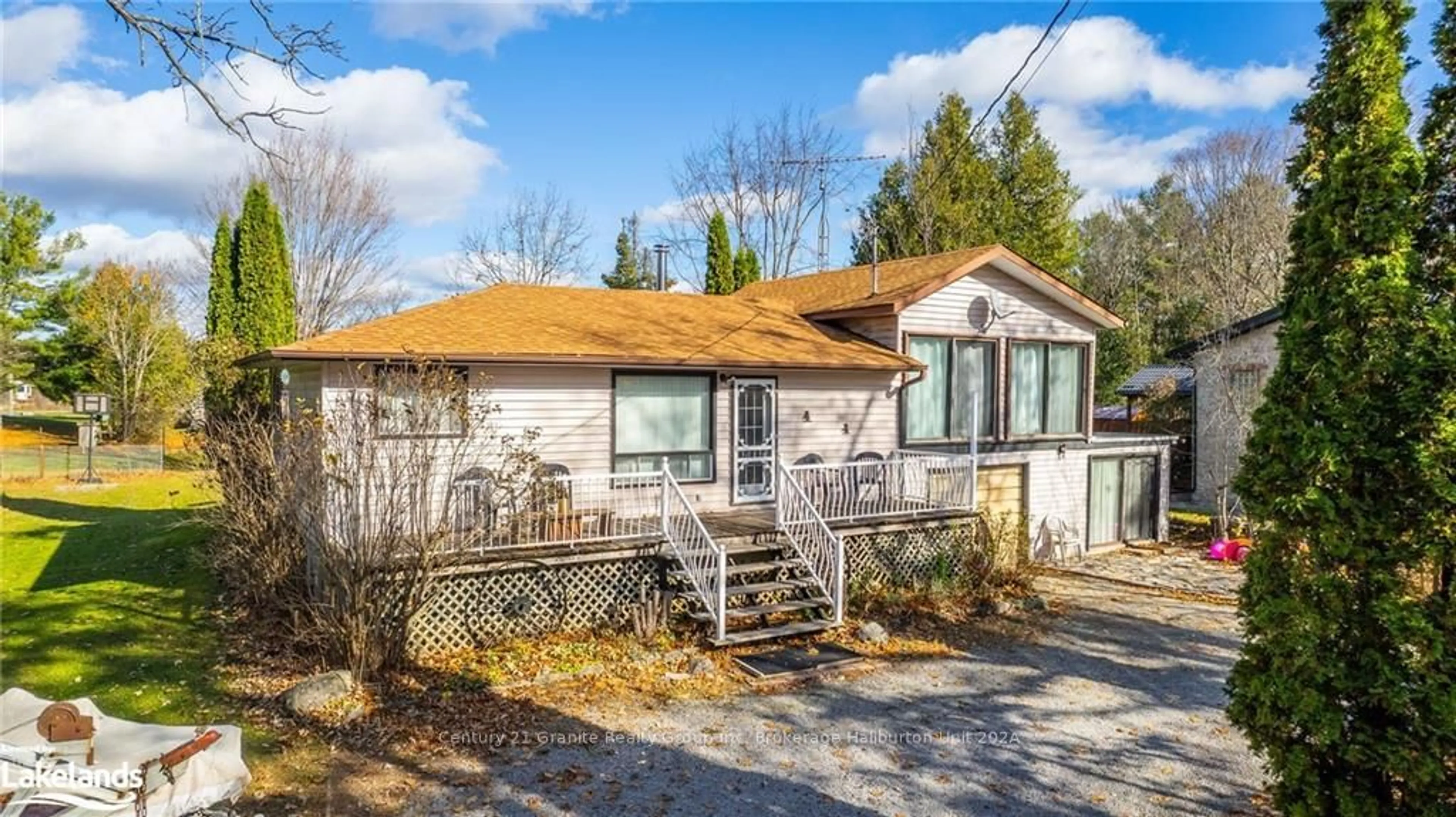 Frontside or backside of a home, cottage for 20 CAMELOT Pl, Kawartha Lakes Ontario K0M 2B0