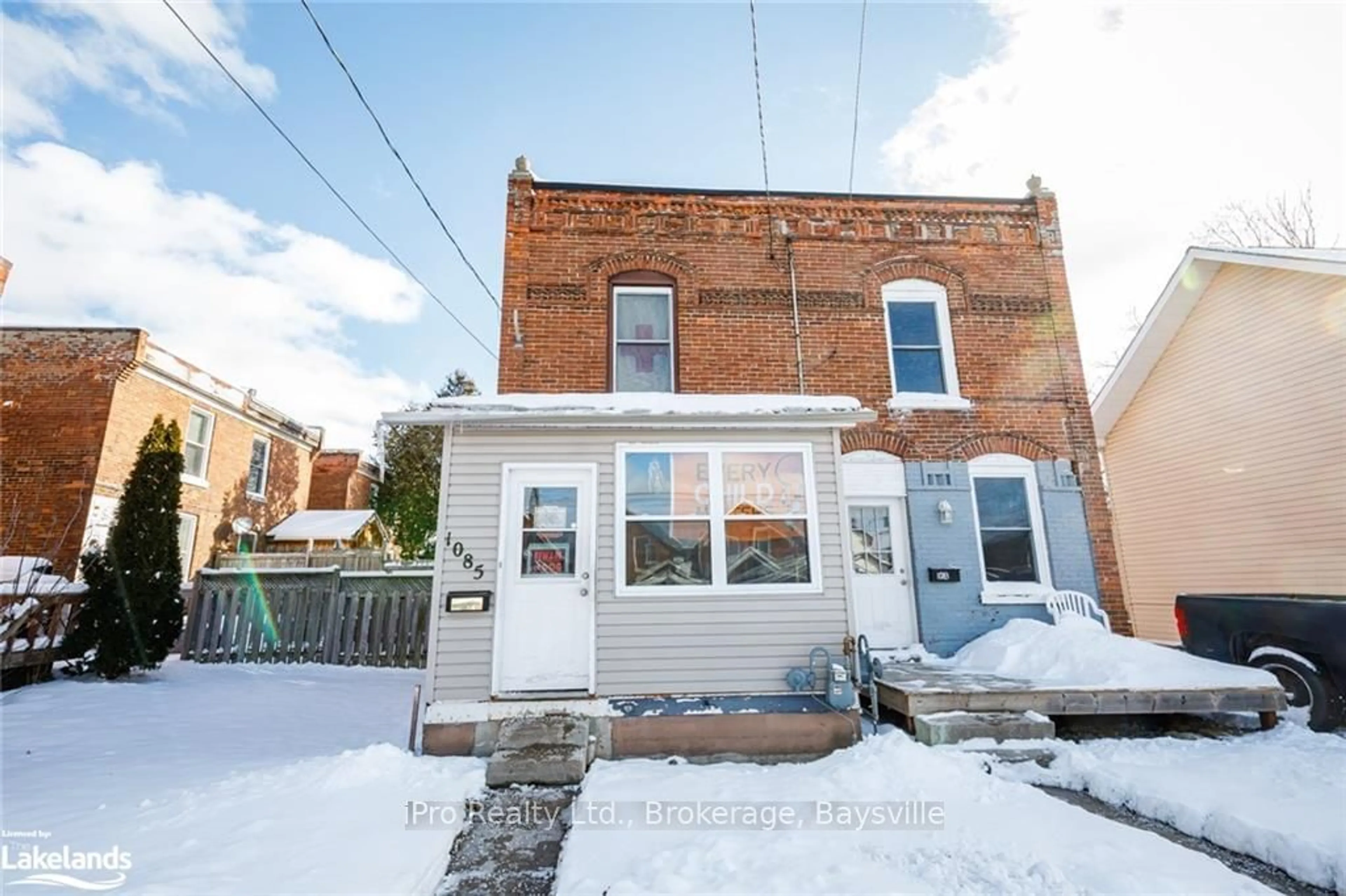 Frontside or backside of a home, the front or back of building for 1085 3RD. A. Ave, Owen Sound Ontario N4K 2L1