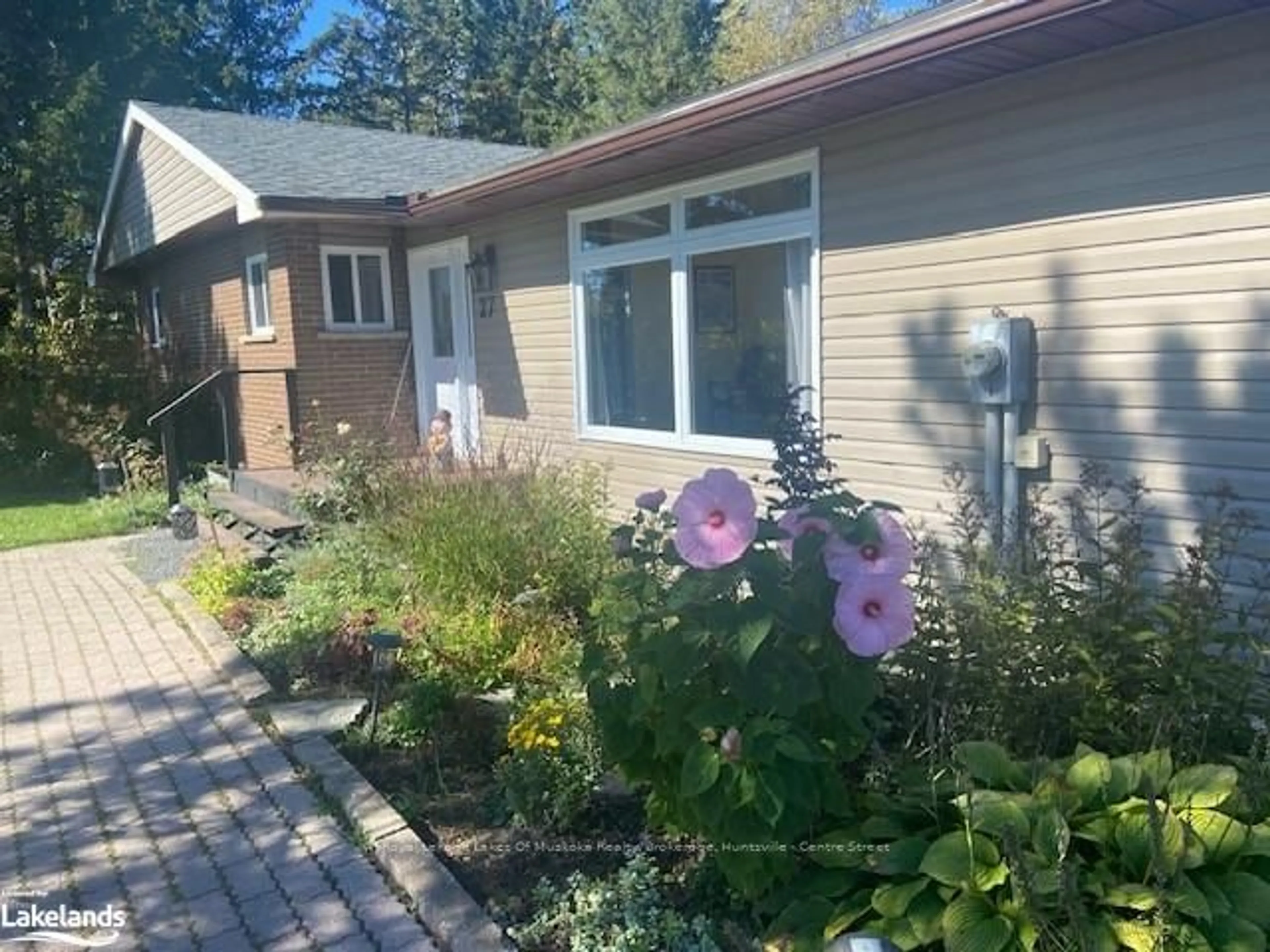 A pic from exterior of the house or condo, cottage for 27 JOHN St, Burk's Falls Ontario P0A 1C0