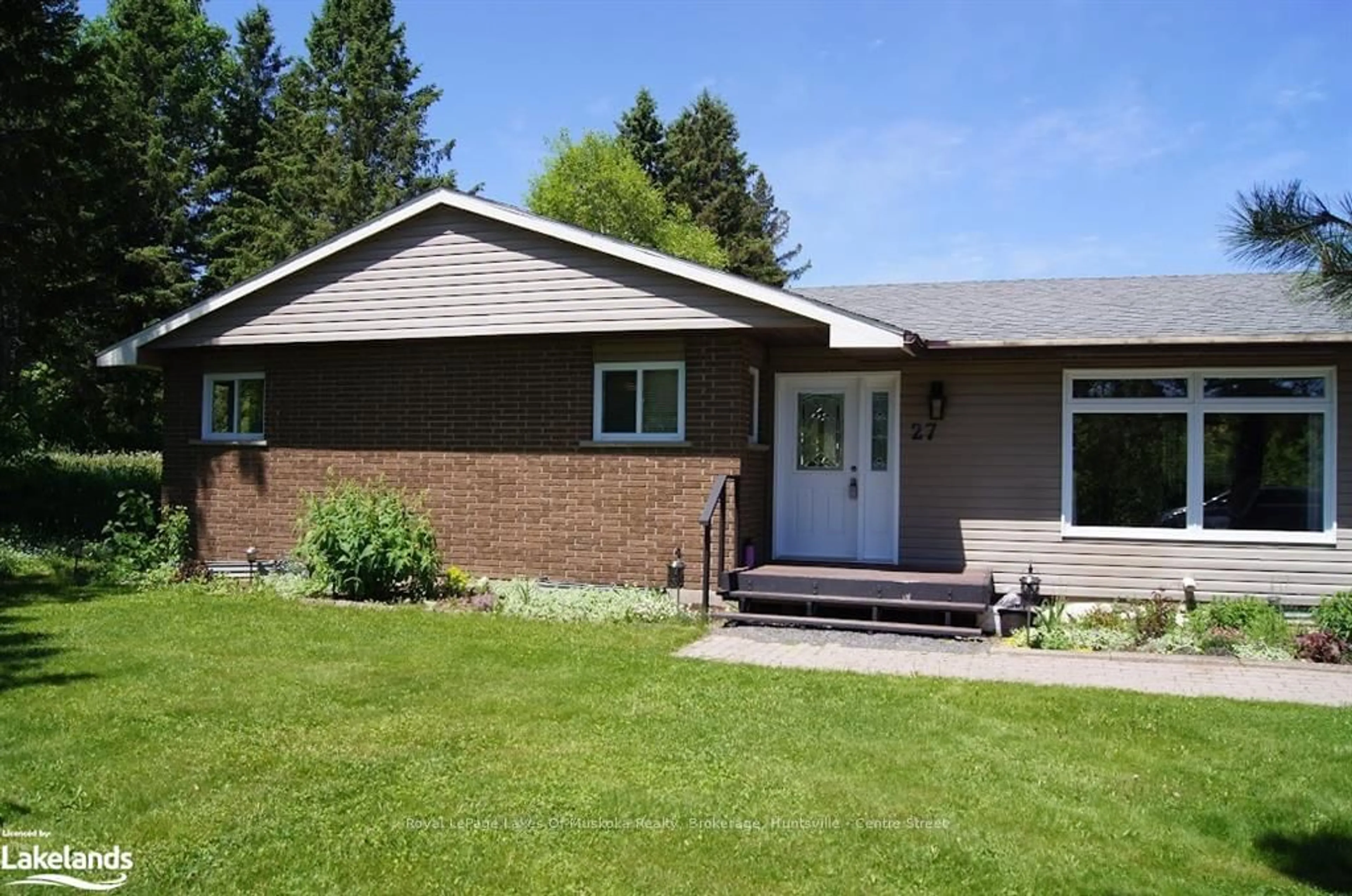 Frontside or backside of a home, cottage for 27 JOHN St, Burk's Falls Ontario P0A 1C0