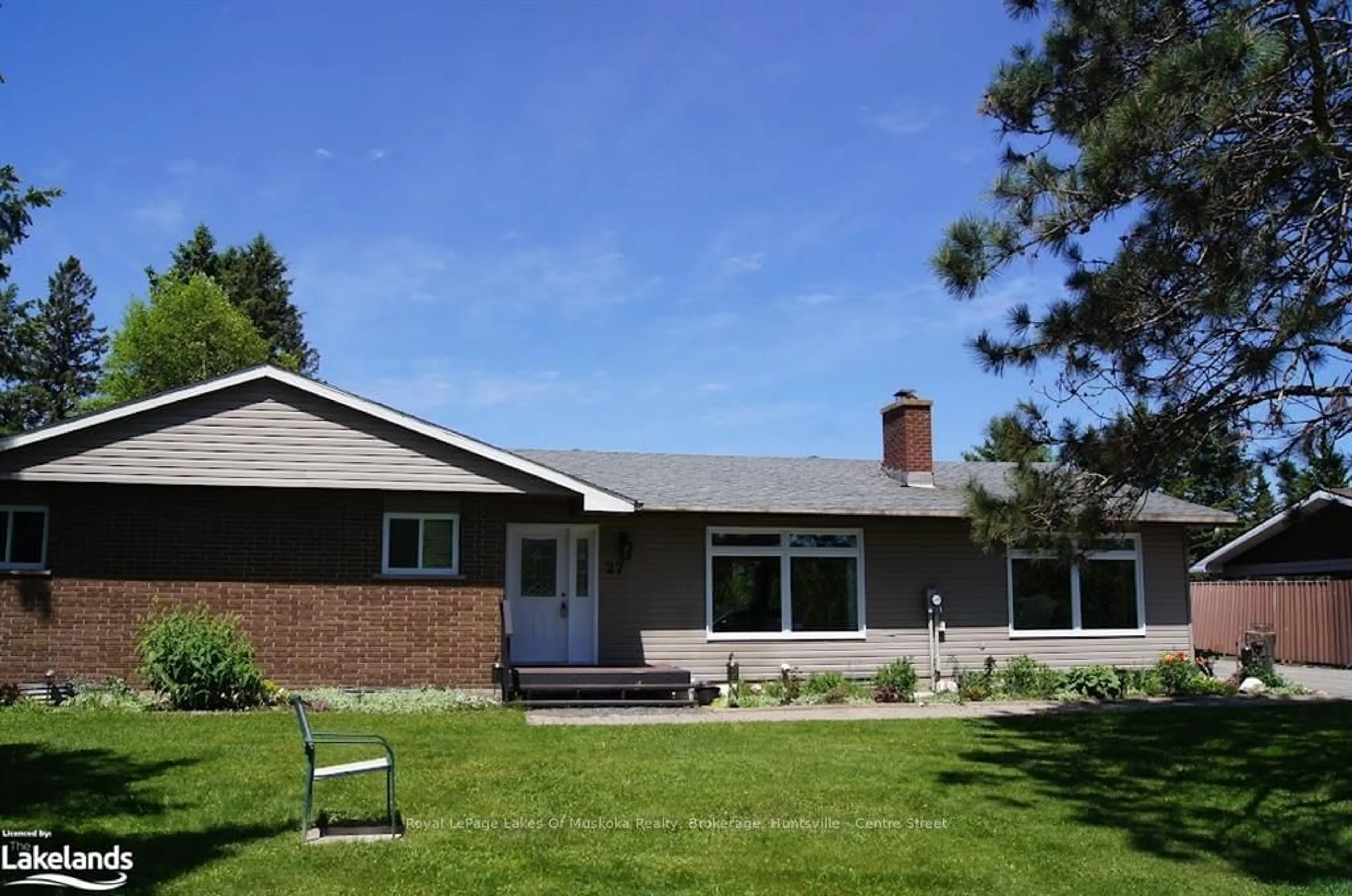 Frontside or backside of a home, cottage for 27 JOHN St, Burk's Falls Ontario P0A 1C0